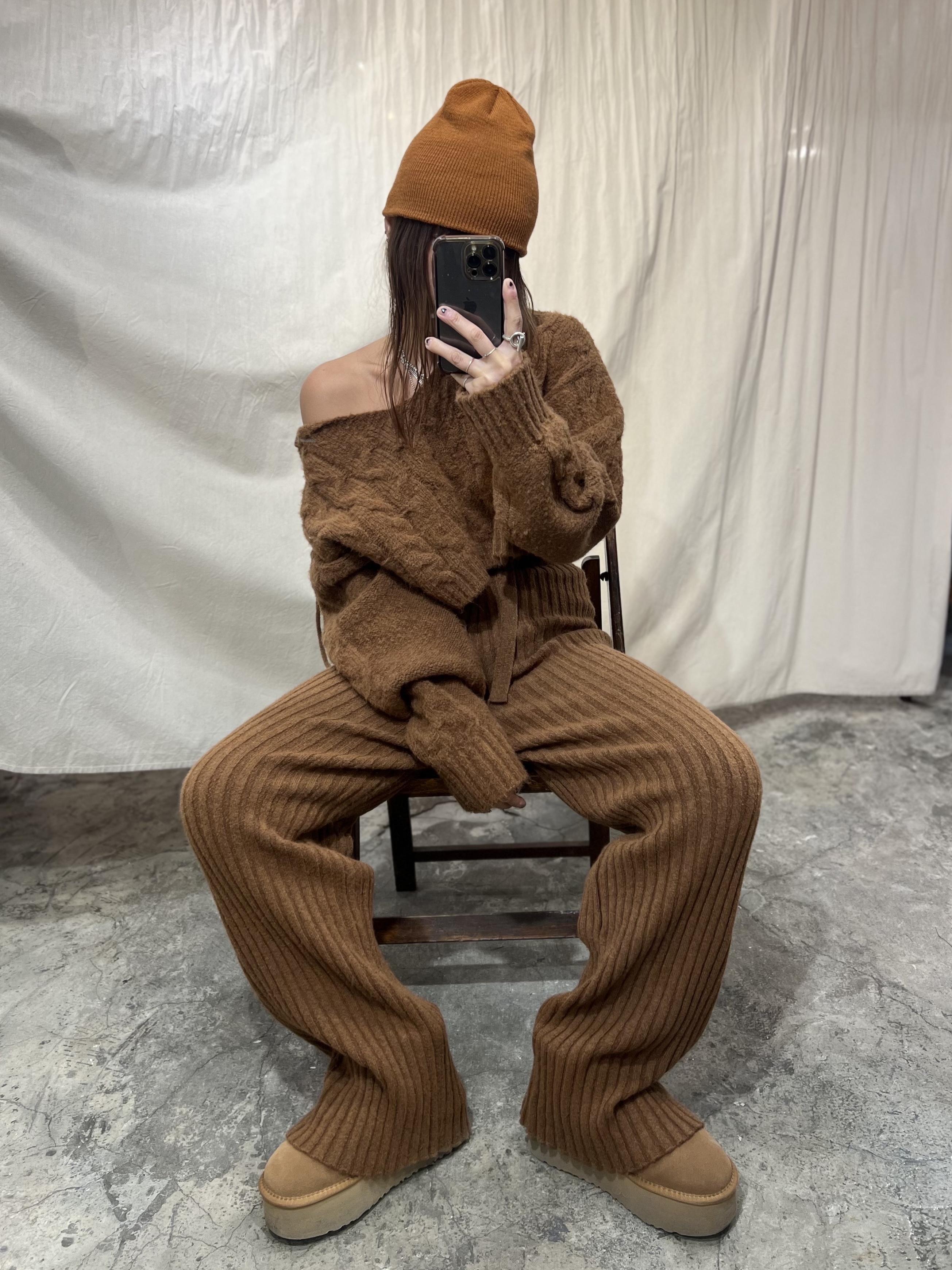 (W) UGG Classic Mini Platform Boots Chestnut 착용 스타일 - 1