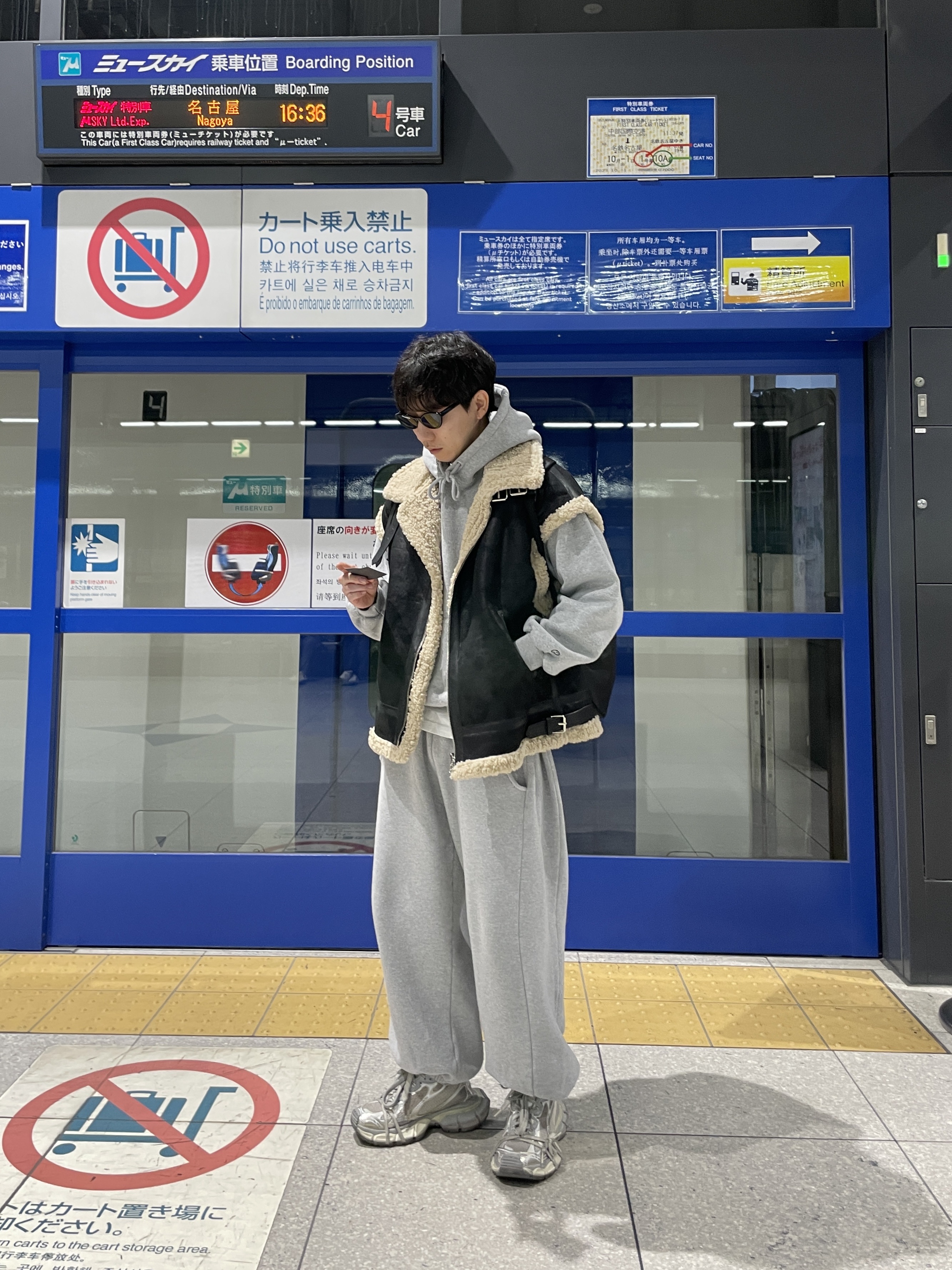 Balenciaga 3XL Sneakers Light Beige 착용 스타일 - 1