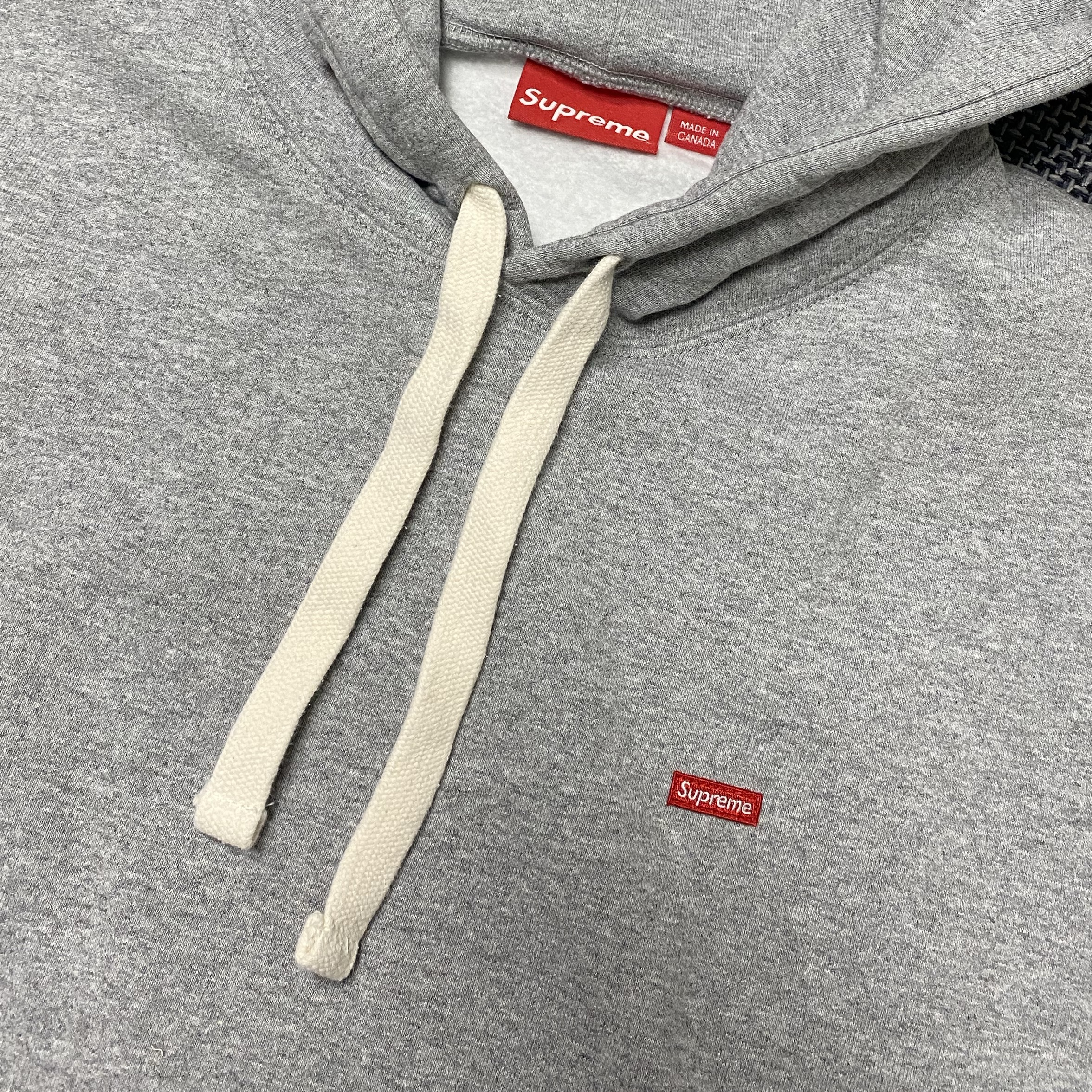 Supreme Small Box Drawcord Hooded Sweatshirt Heather Grey - 23FW 착용 스타일