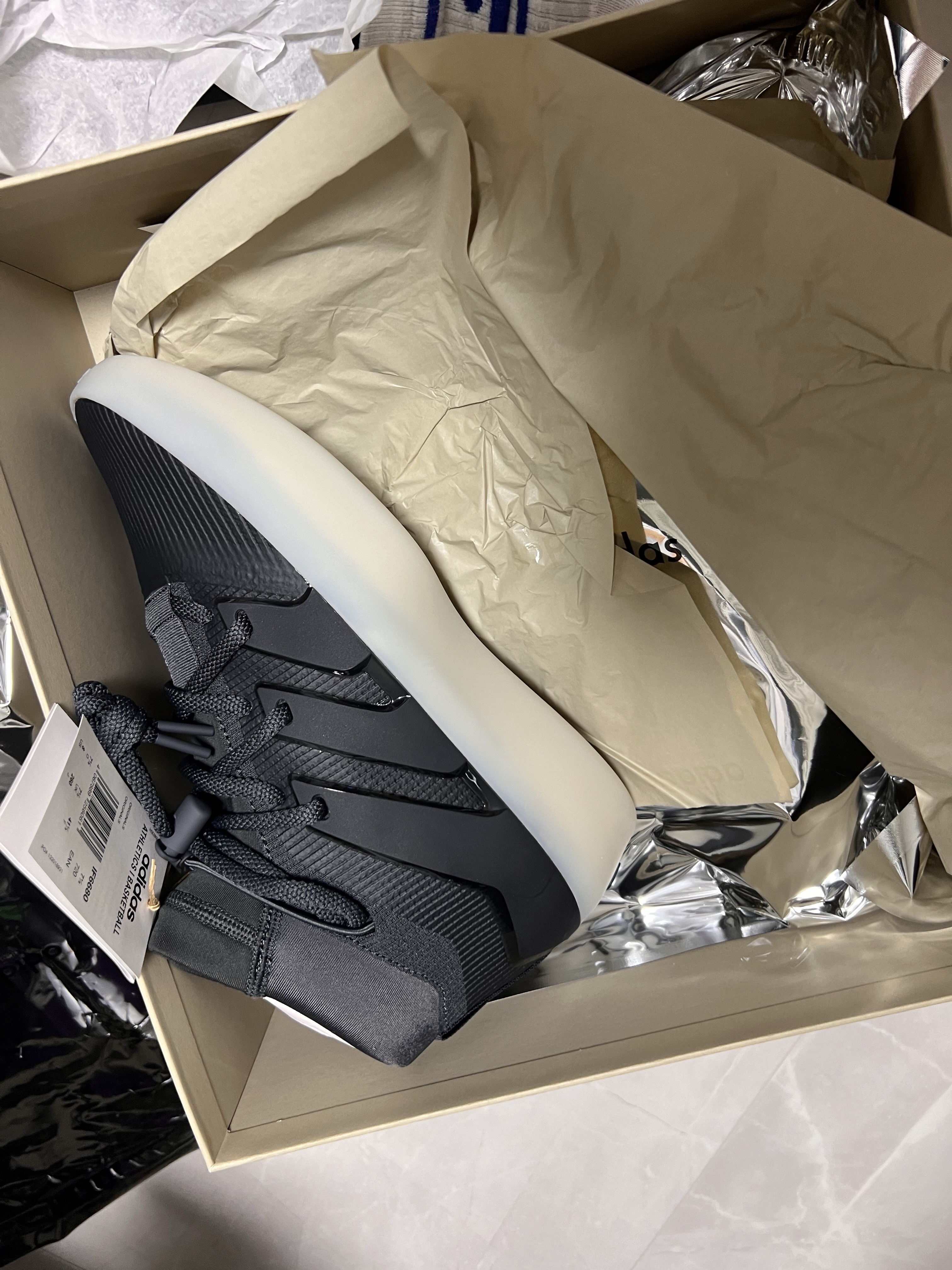 Adidas x Fear of God Athletics 86 Low Clay 착용 스타일 - 2