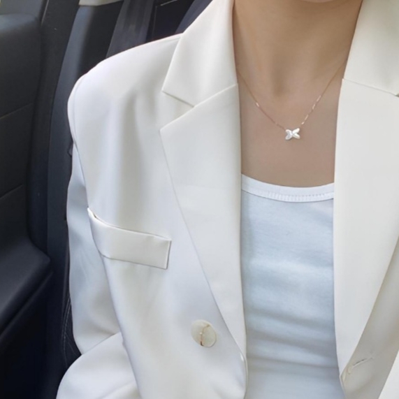 Chaumet Jeux De Liens Pendant Rose Gold Mother of Pearl Diamond 착용 스타일