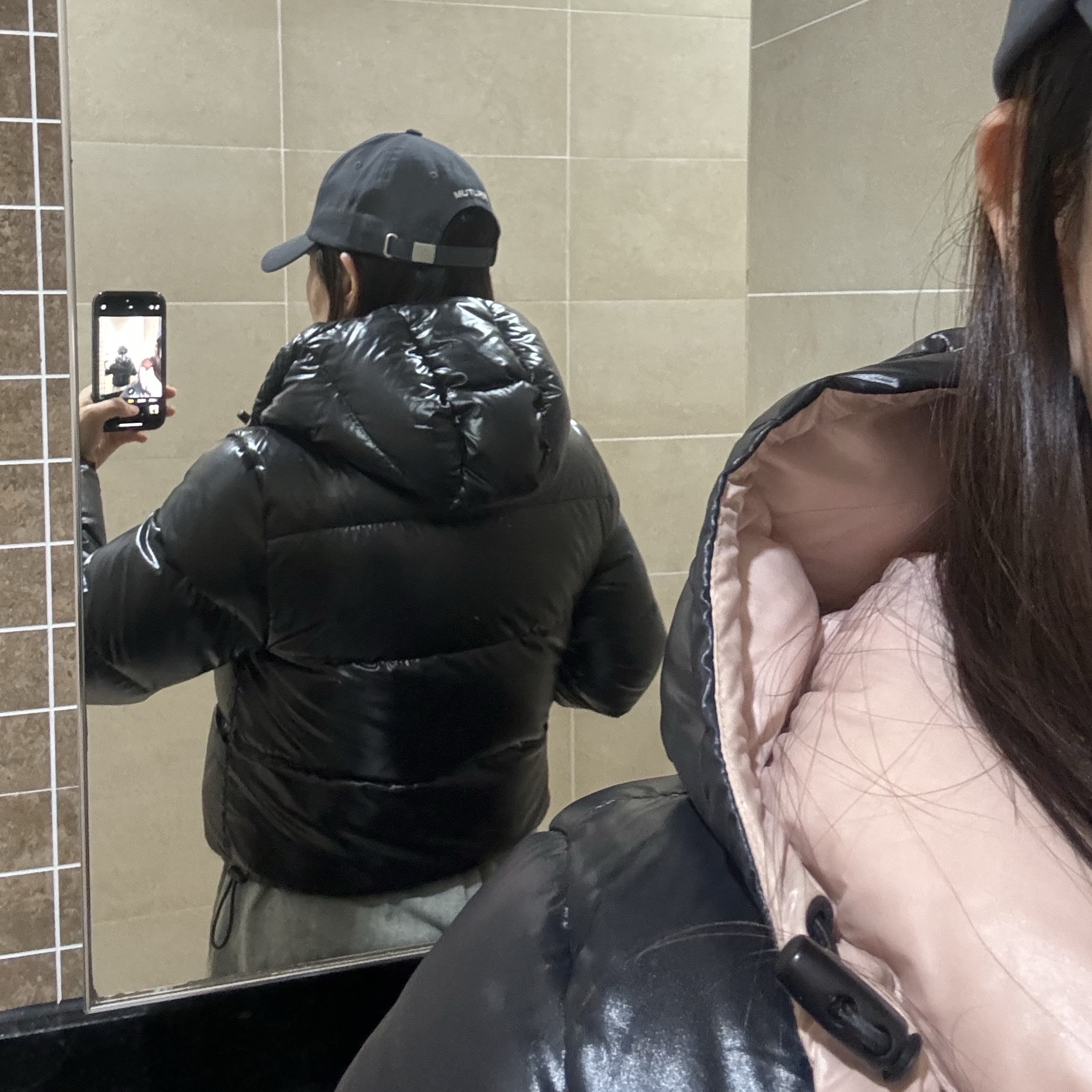 (W) Moncler Bardanette Short Down Jacket Black - 22FW 착용 스타일 - 3
