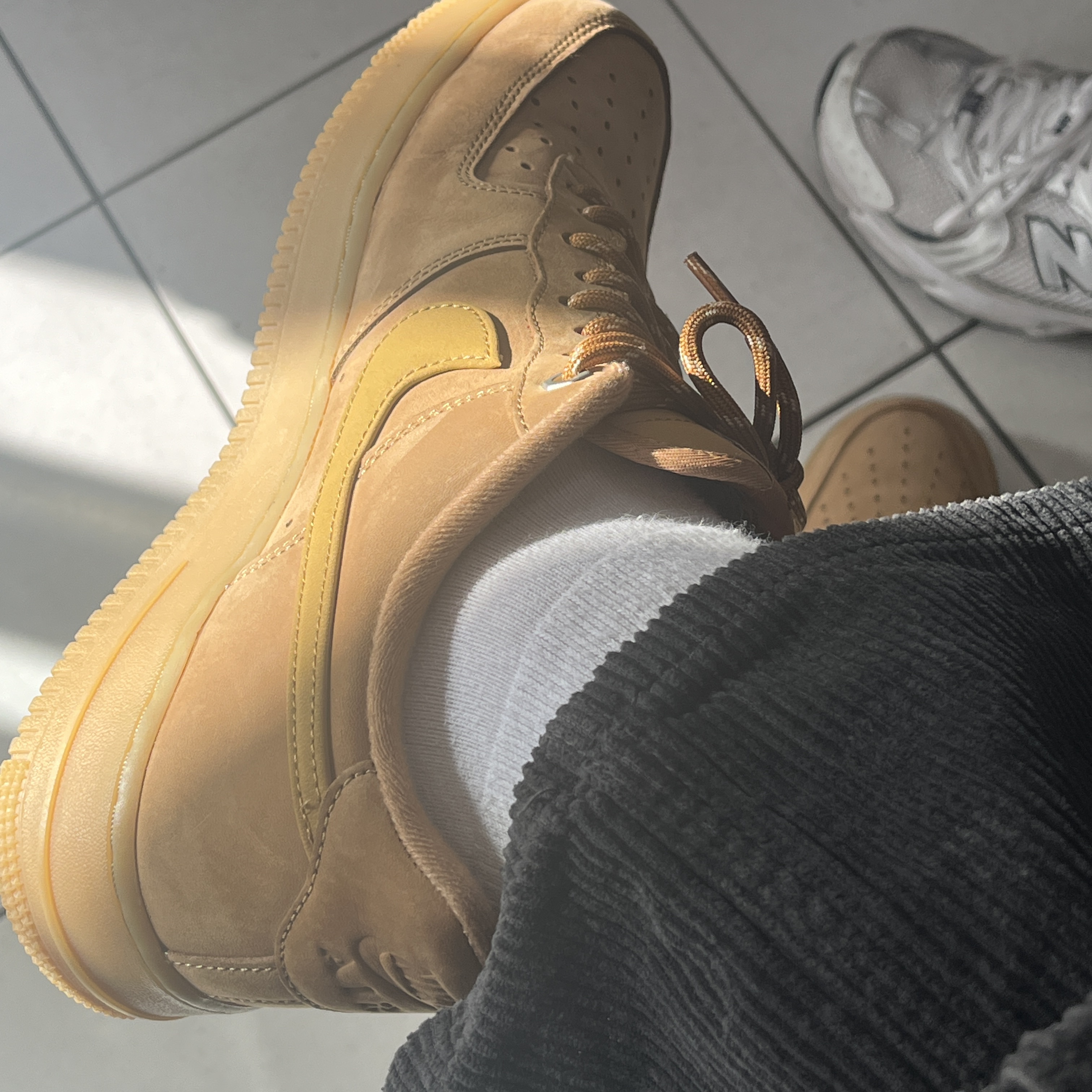 Nike Air Force 1 '07 WB Flax 착용 스타일
