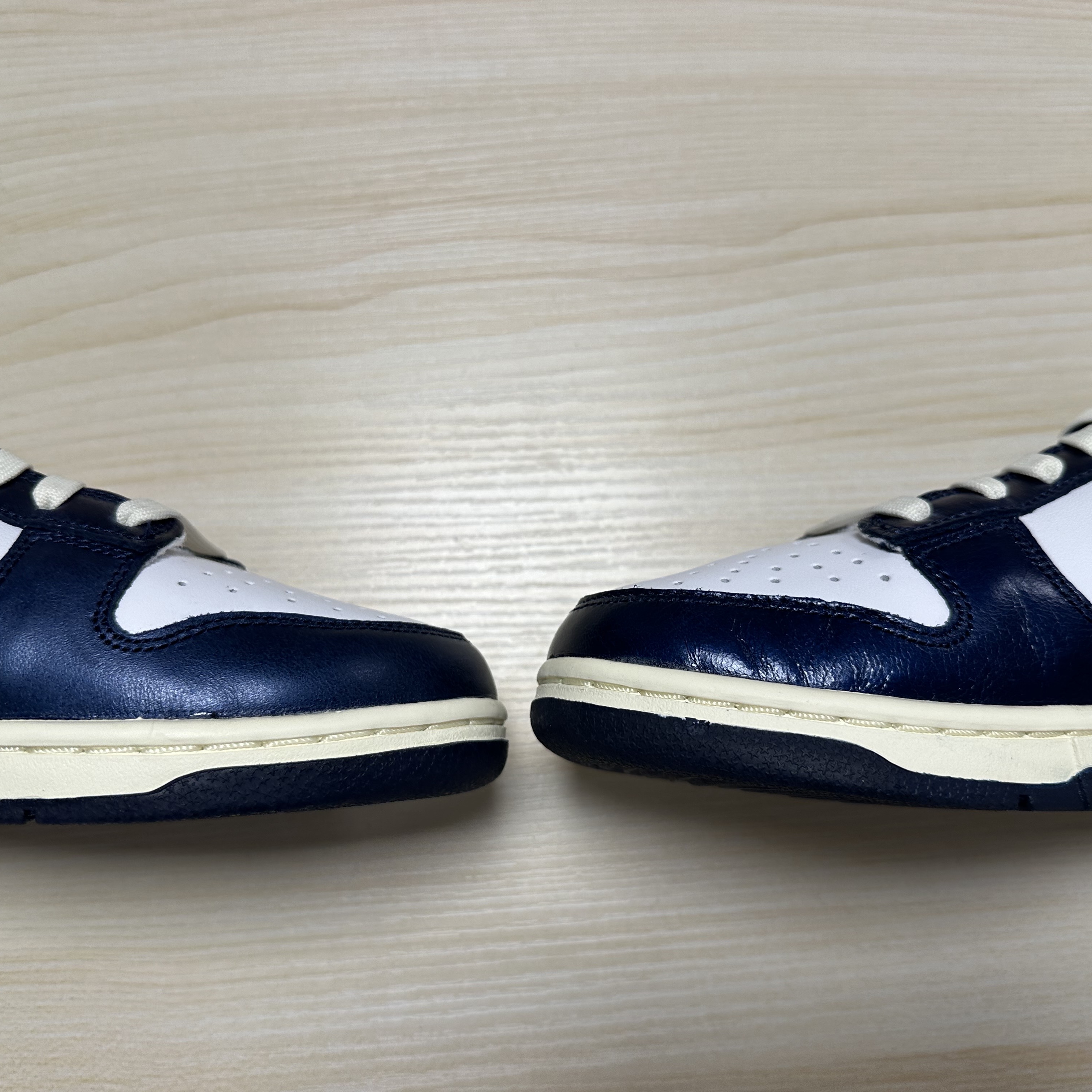 (W) Nike Dunk Low PRM Midnight Navy and White 착용 스타일 - 3