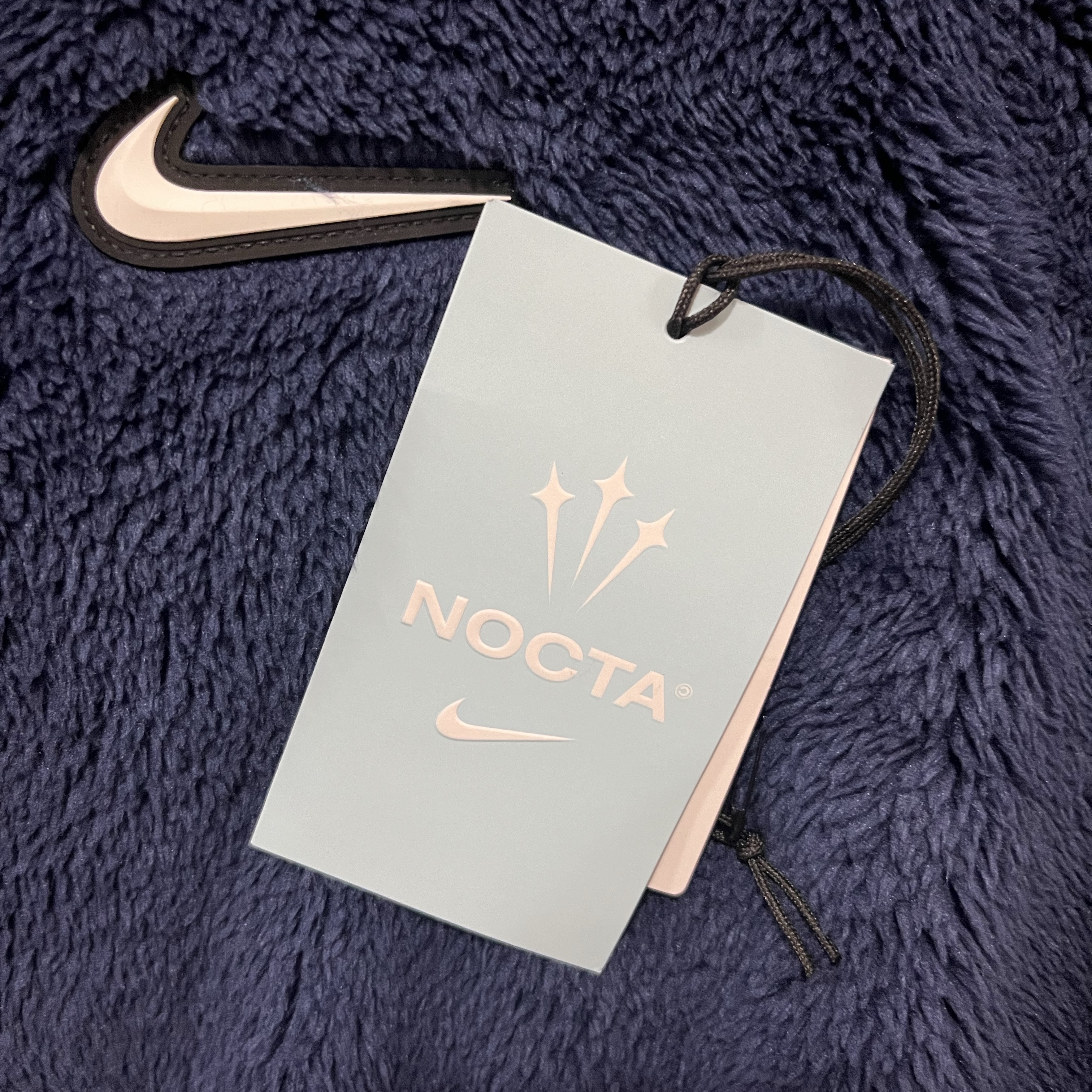 (W) Nike x Drake Nocta 8K Peaks Fleece Hoodie Midnight Navy (DV3645-410) 착용 스타일