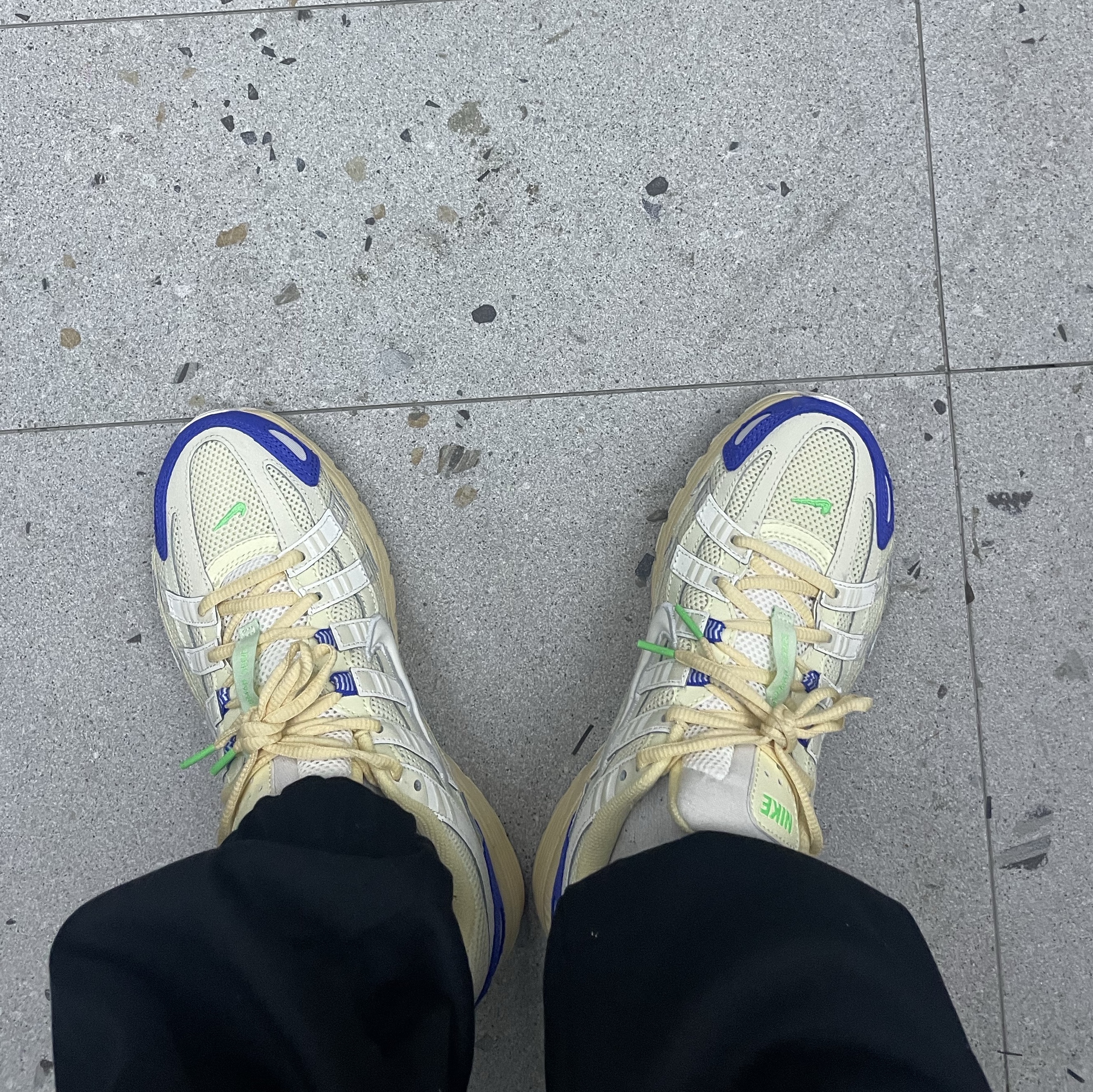 Nike P-6000 Coconut Milk Medium Blue 착용 스타일