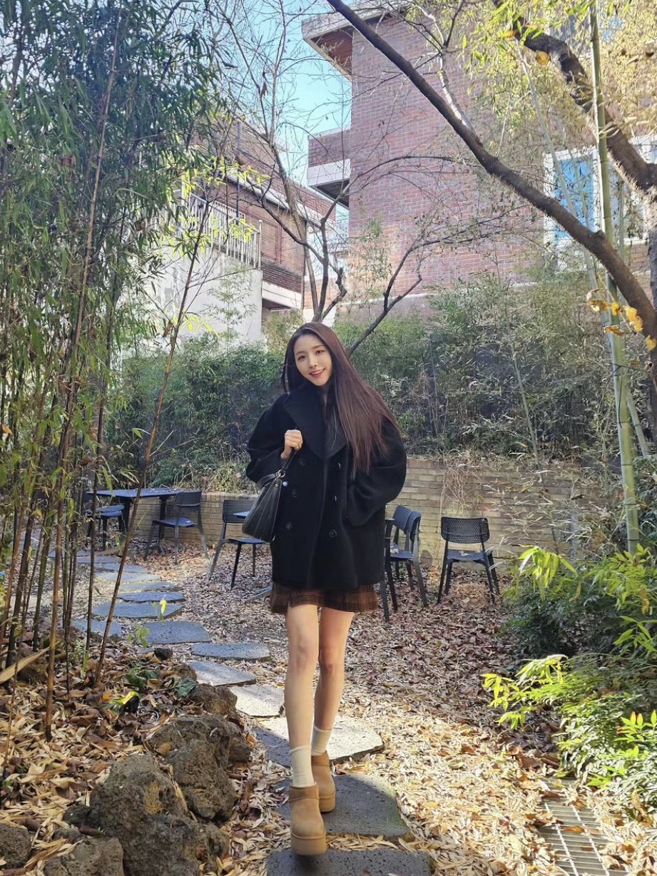 (W) UGG Classic Ultra Mini Platform Boots Chestnut 착용 스타일