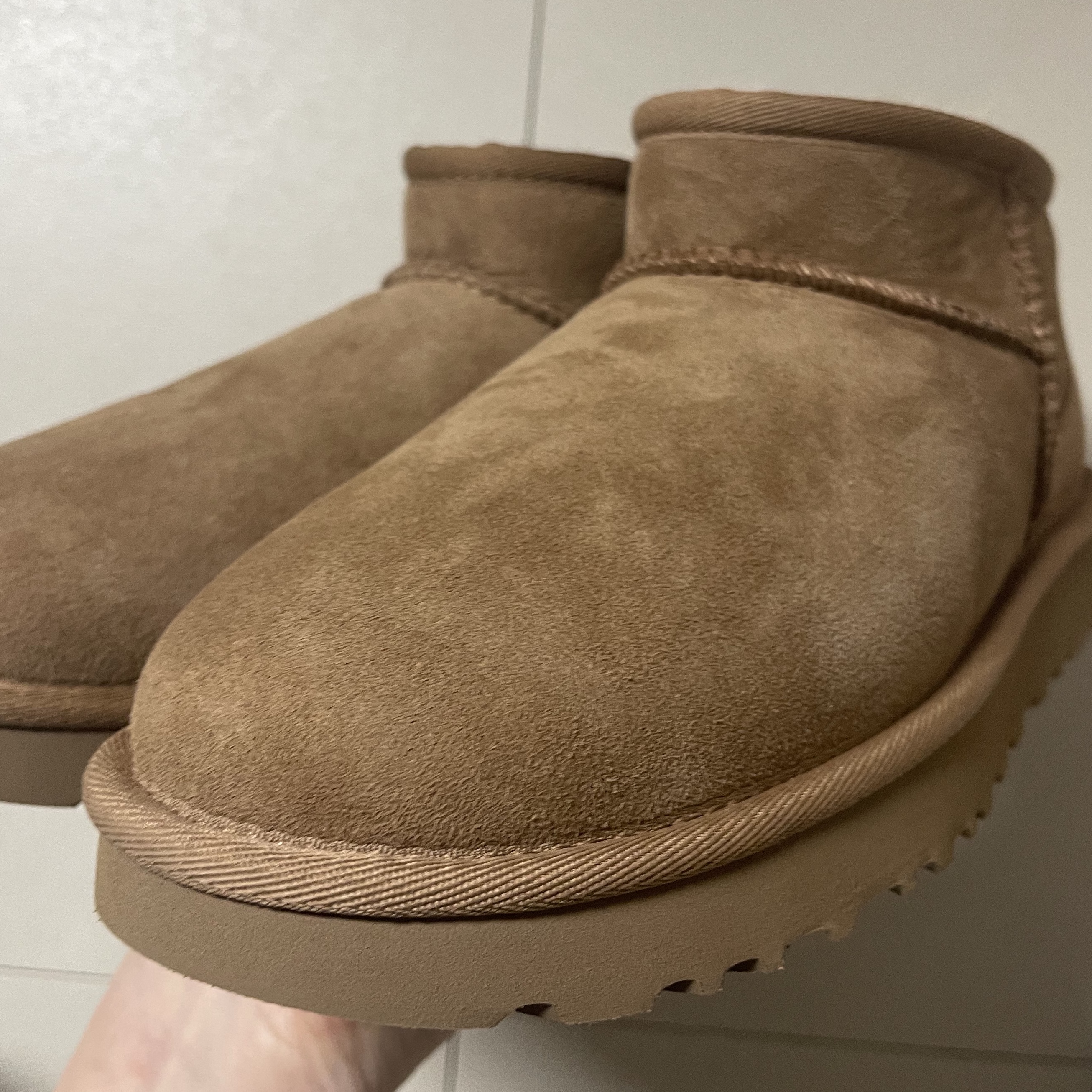 (W) UGG Classic Ultra Mini Boots Chestnut 착용 스타일