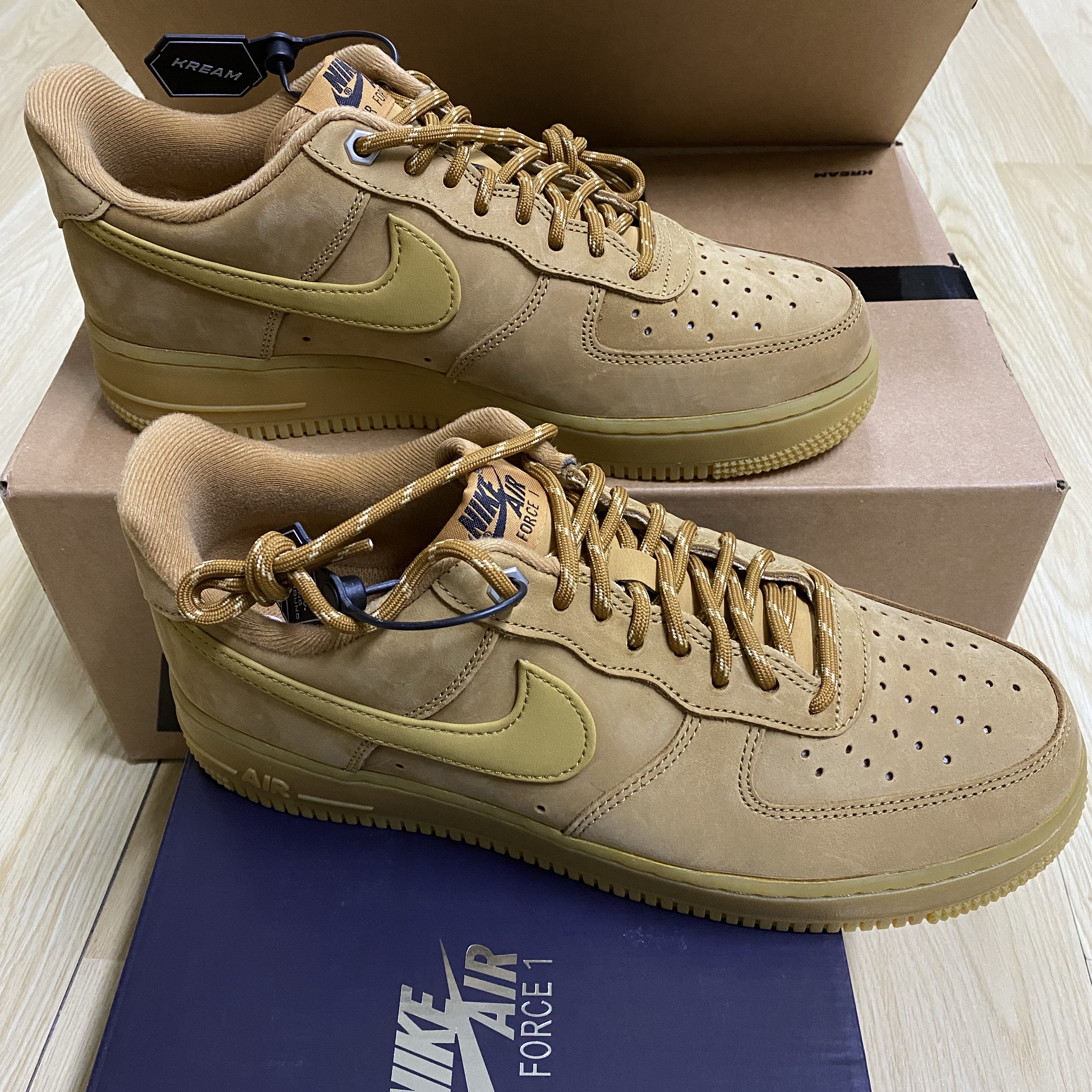 Nike Air Force 1 '07 WB Flax 착용 스타일