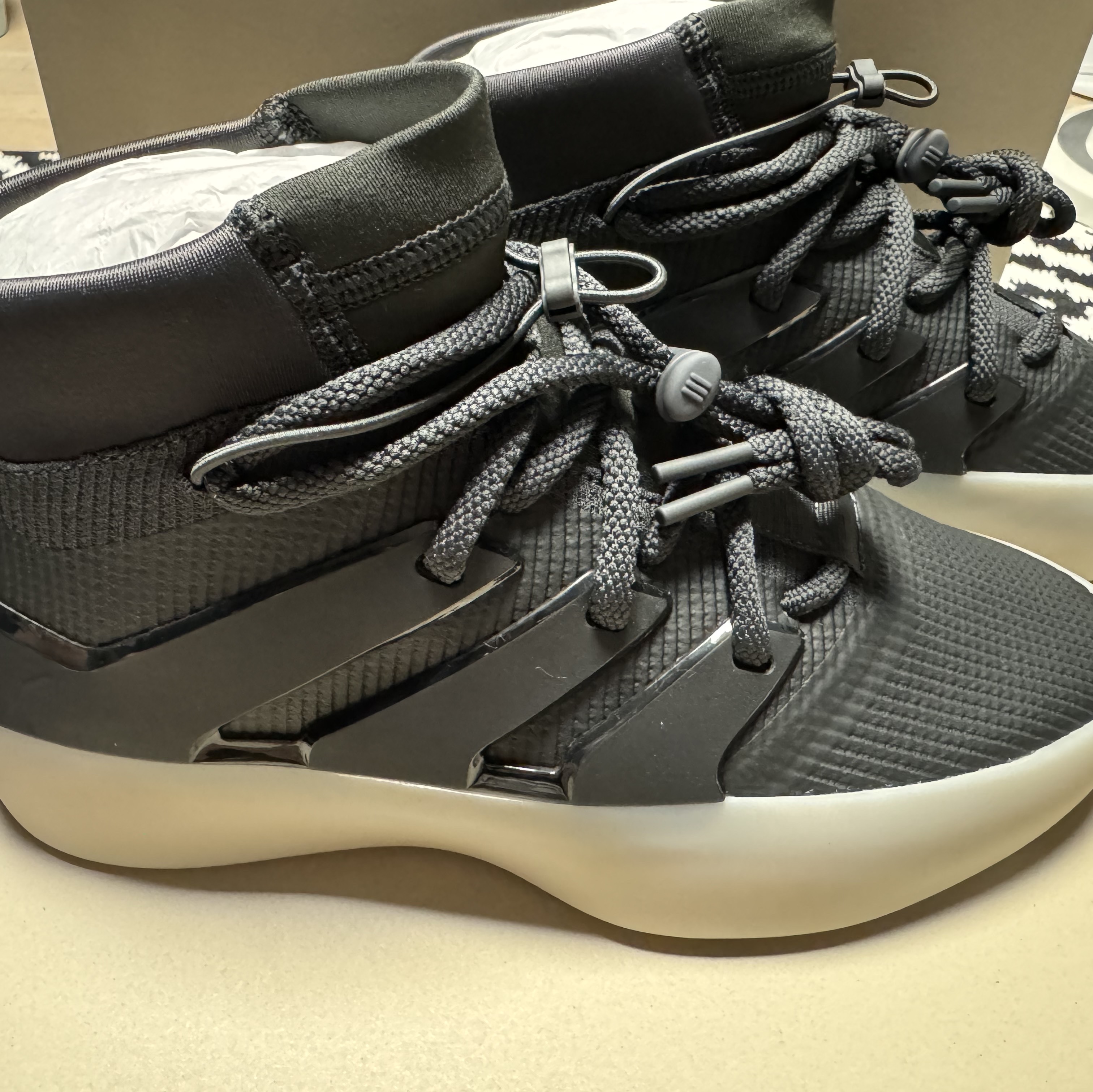 Adidas x Fear of God Athletics I Basketball Carbon 착용 스타일 - 2