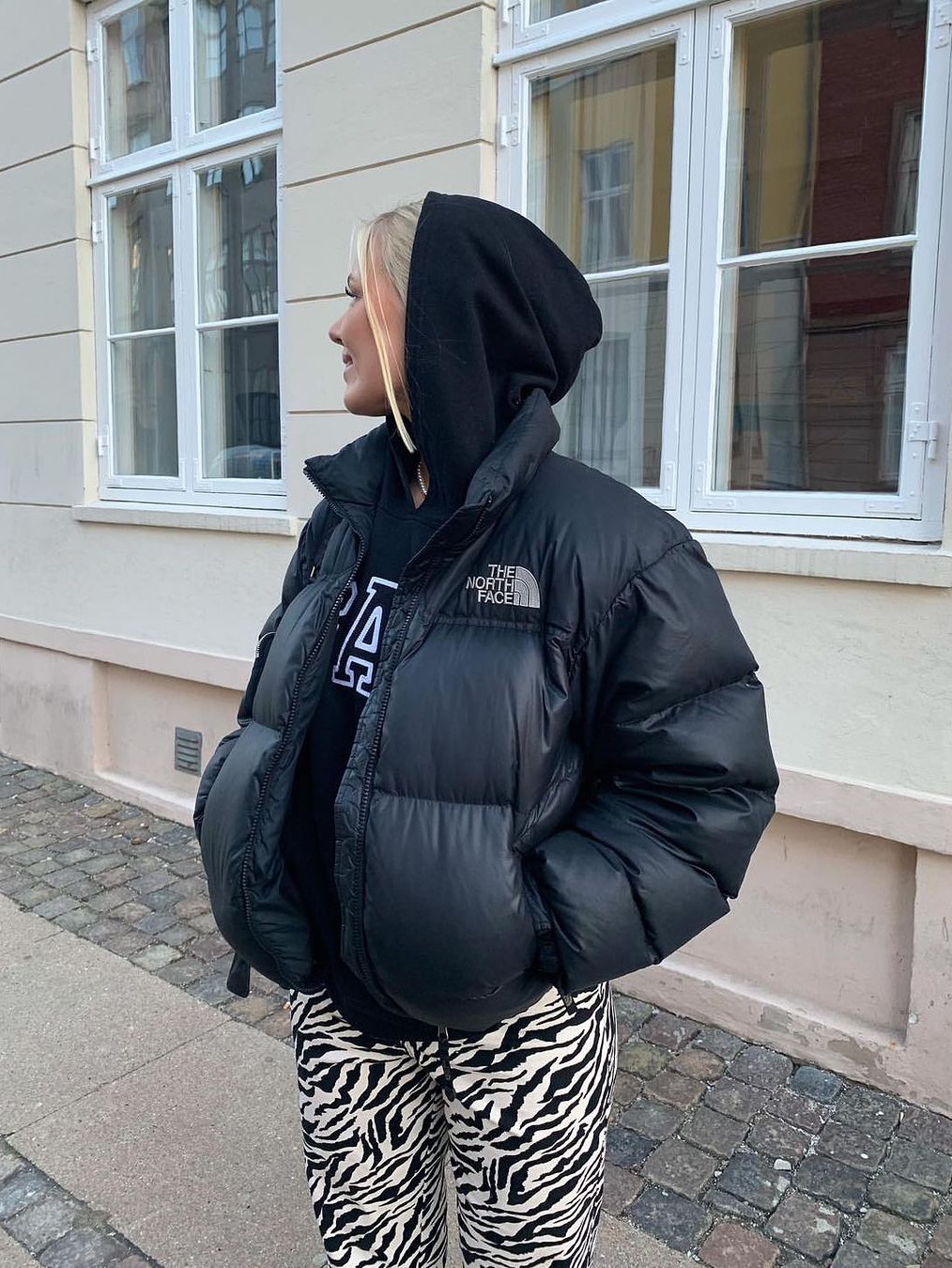 (W) The North Face Nuptse Short Jacket Black, (W) Miu Miu Nylon Cropped Down Jacket Black 착용 스타일 - 6