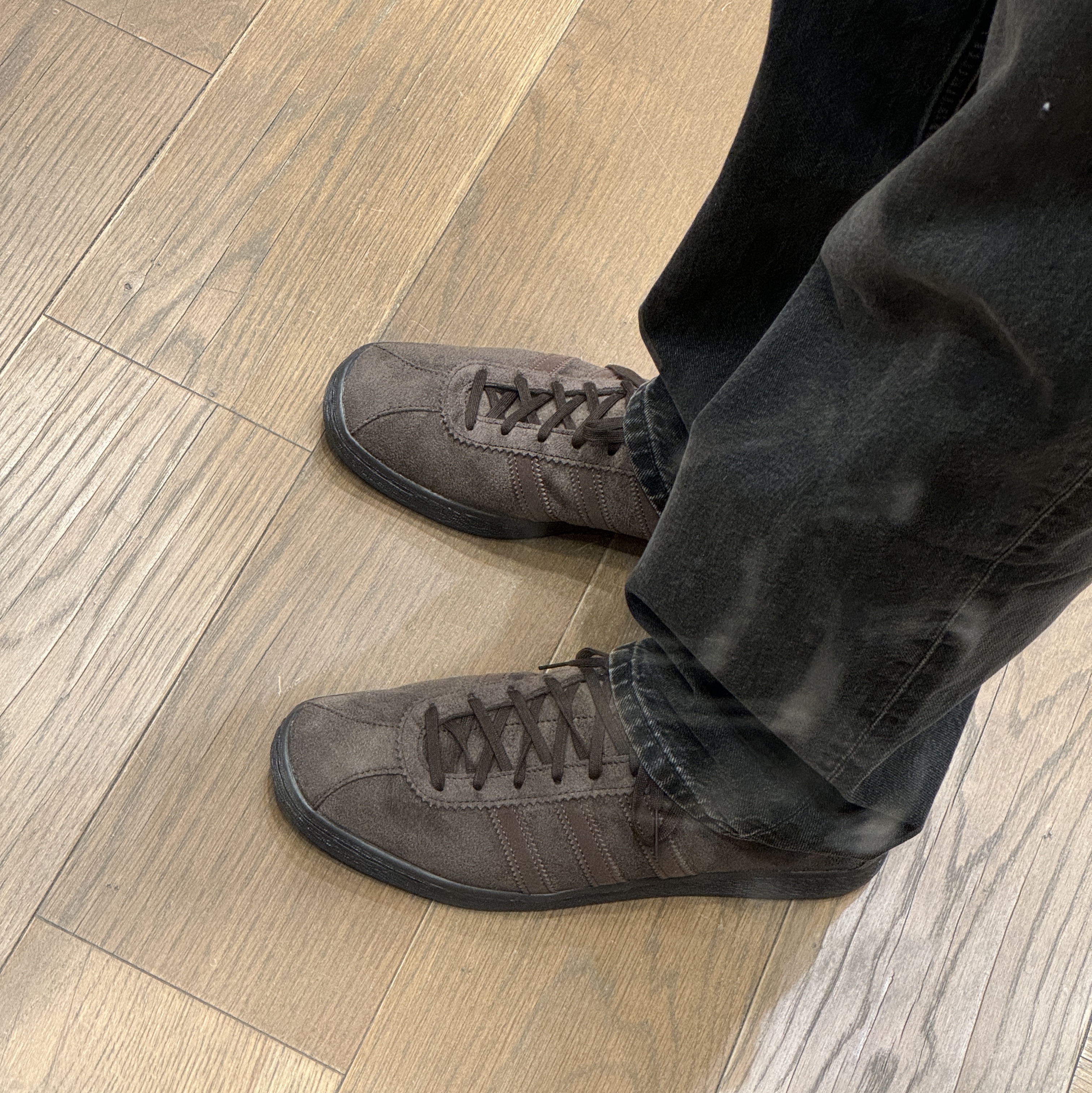 Adidas Tobacco Gruen Dark Brown 착용 스타일
