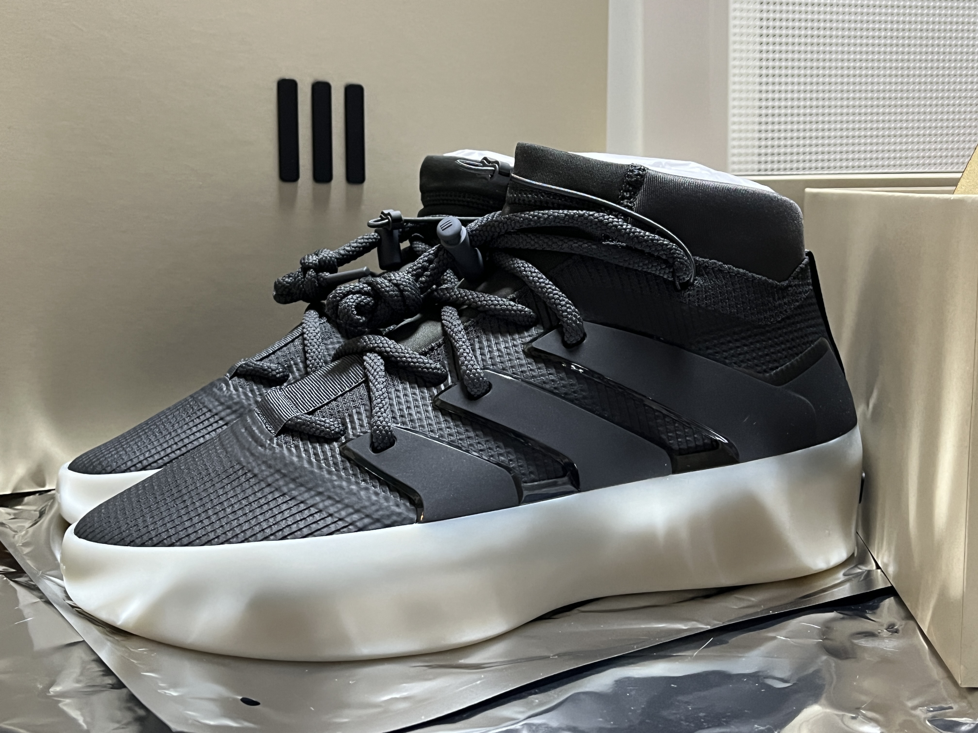 Adidas x Fear of God Athletics I Basketball Carbon 착용 스타일 - 2