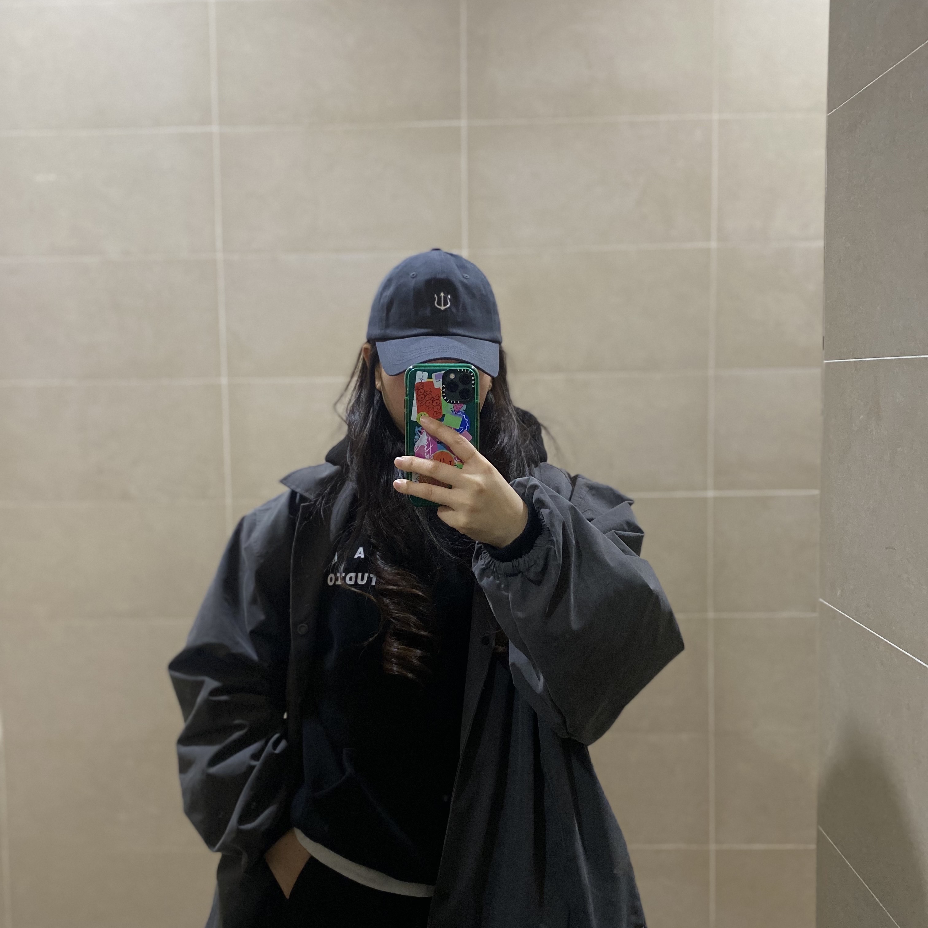 Essentials 1977 Nylon Coaches Jacket Off Black - 22FW, IAB Studio Hoodie Black White 착용 스타일 - 2