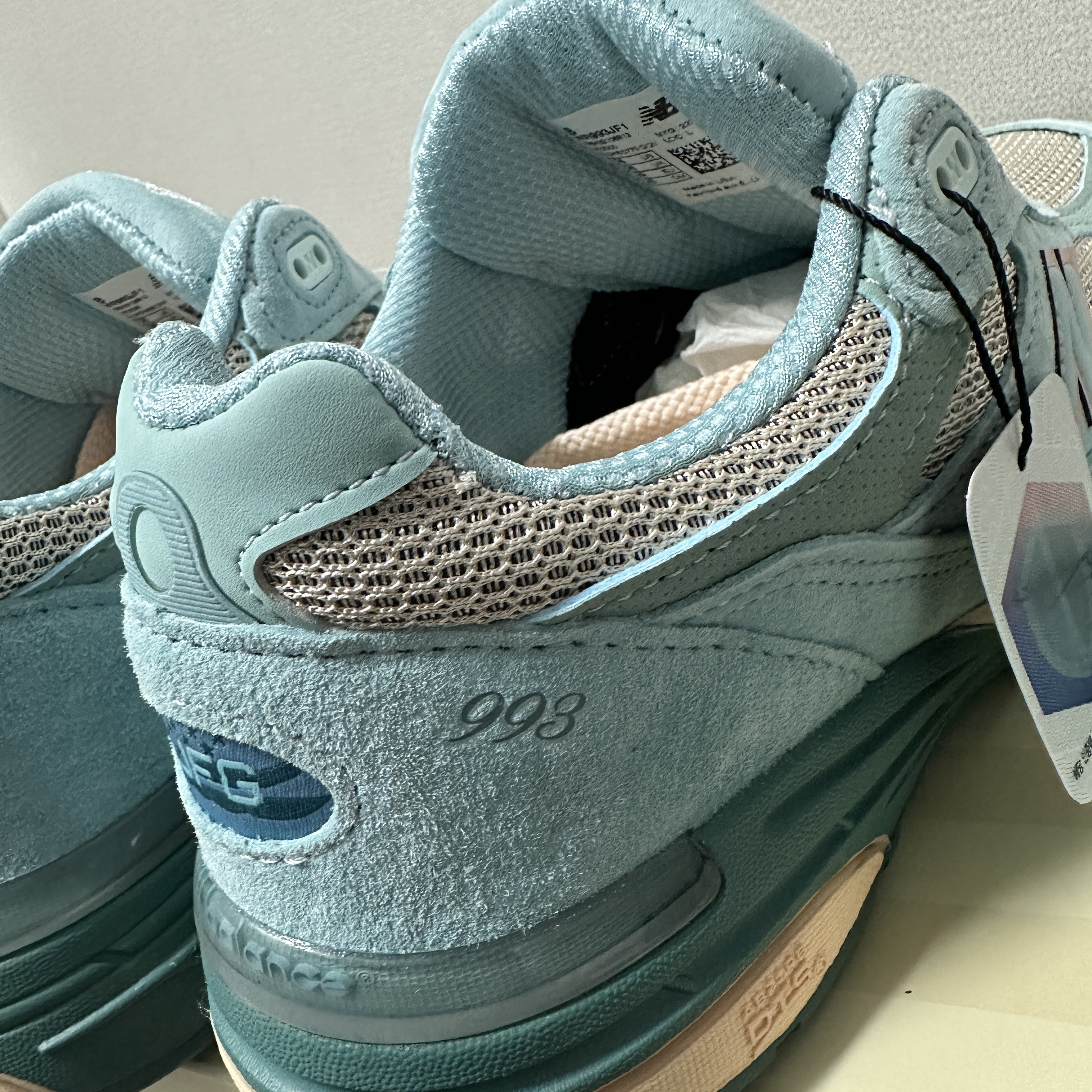 (W) New Balance x Joe Freshgoods 993 Made in USA Arctic Blue 착용 스타일 - 4
