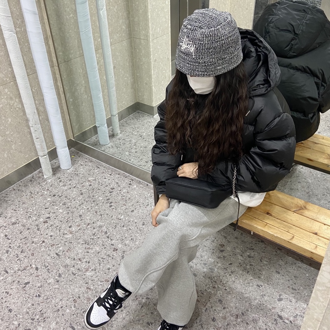 (W) Nike Dunk Low Black, Stussy Mixed Yarn Knit Bucket Hat Black 착용 스타일