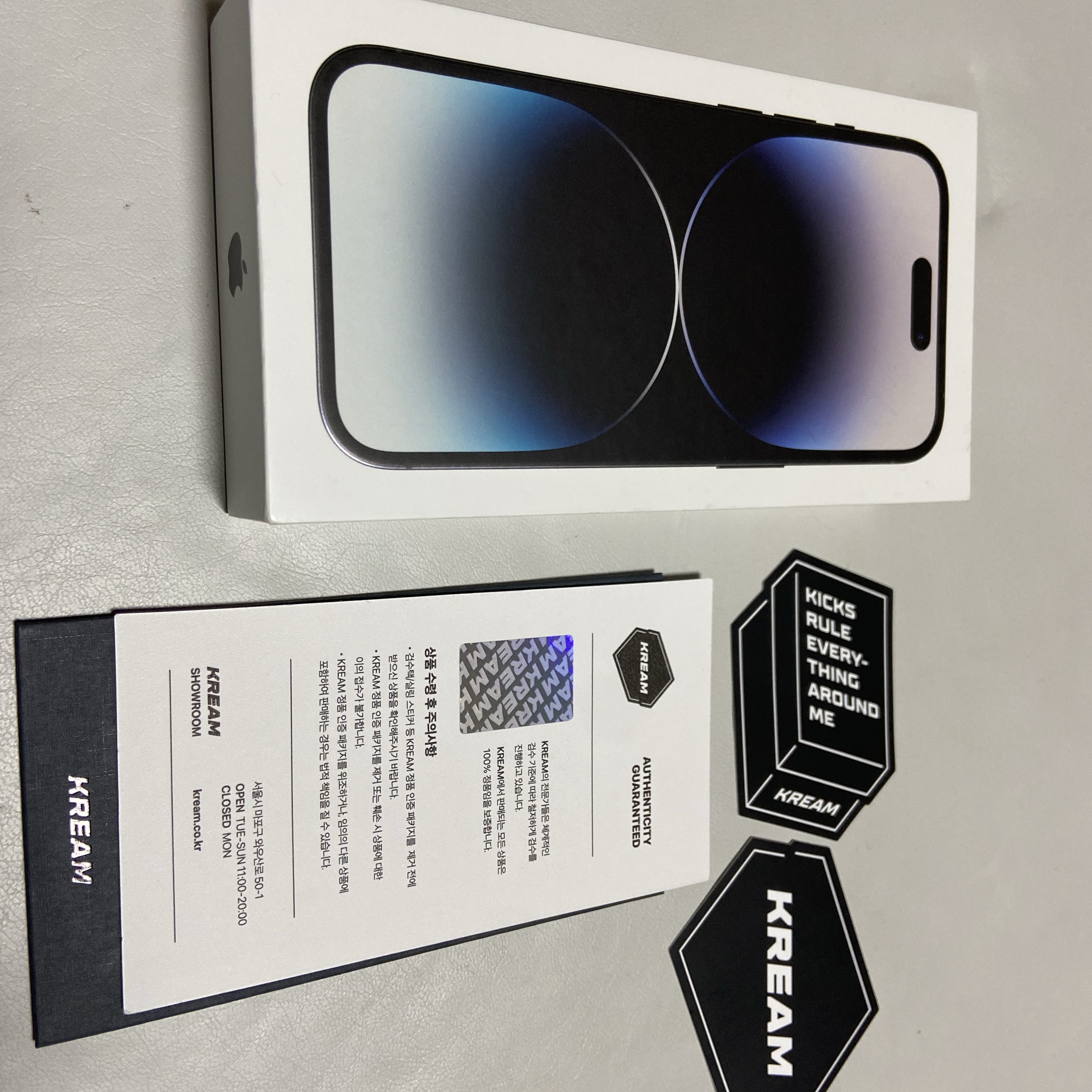 Apple iPhone 14 Pro 128GB Space Black (Korean Ver.) 착용 스타일 - 1