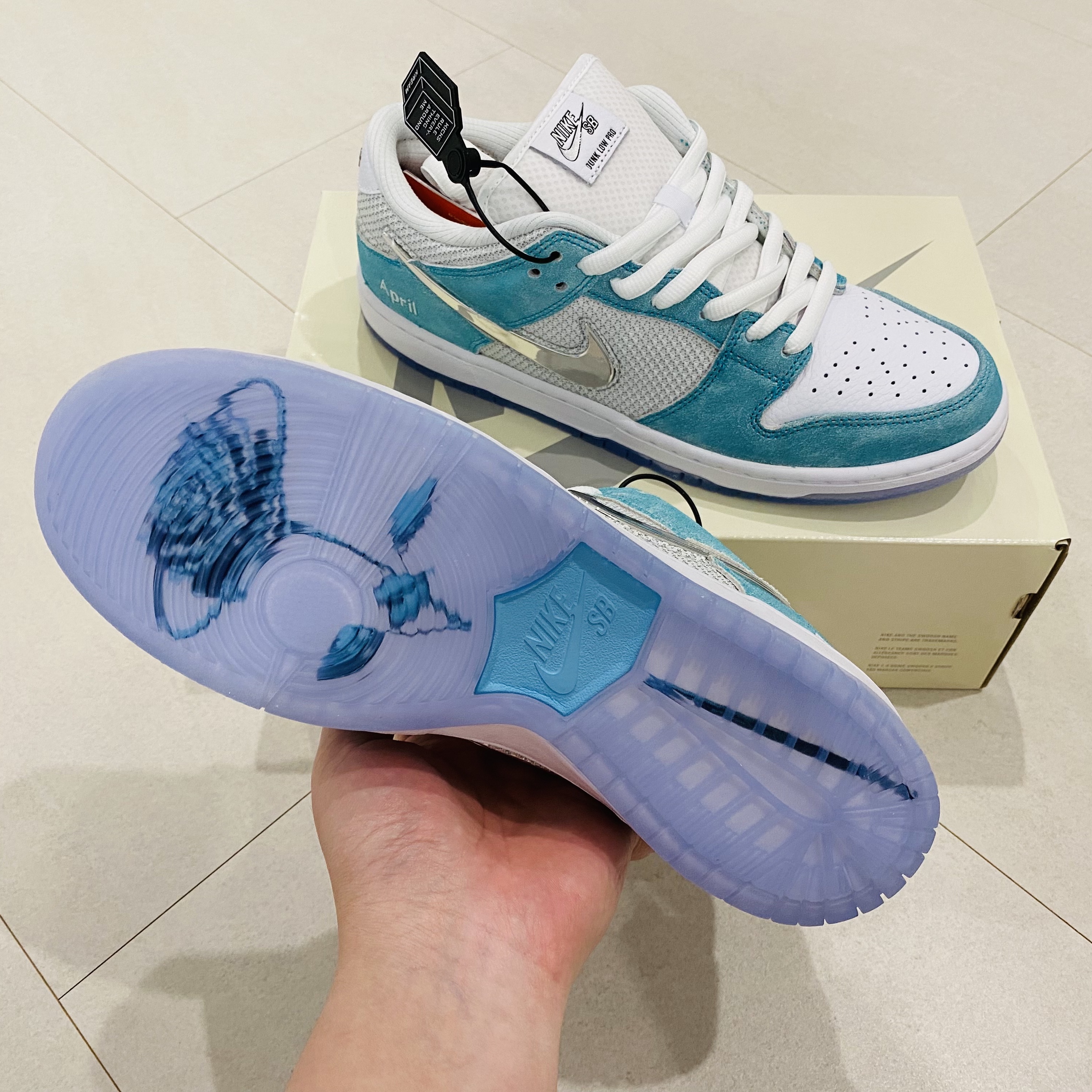 Nike x April Skateboards SB Dunk Low Pro QS Racer Blue Metallic Silver 착용 스타일 - 2