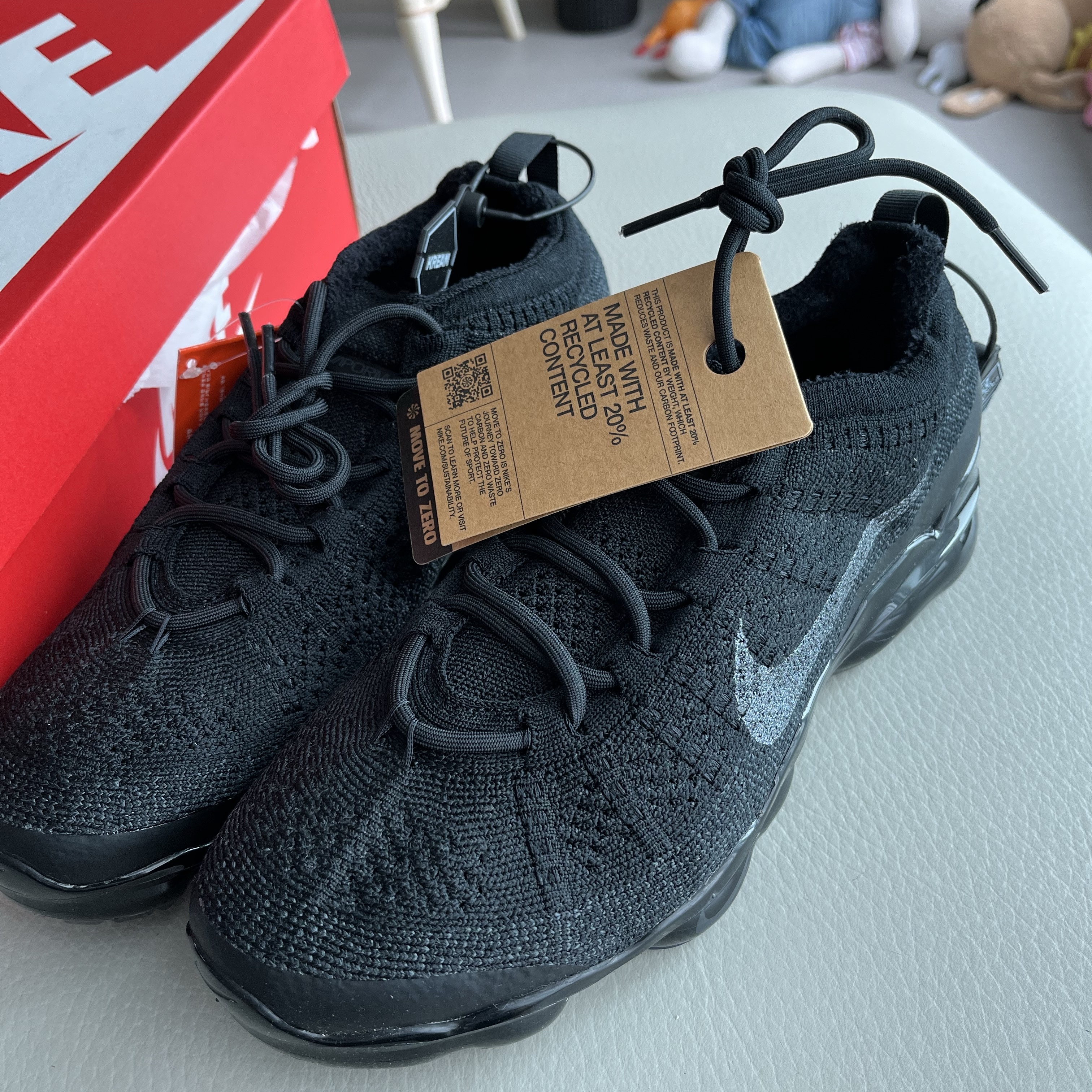 Nike Air VaporMax 2023 Flyknit Triple Black 착용 스타일 - 1