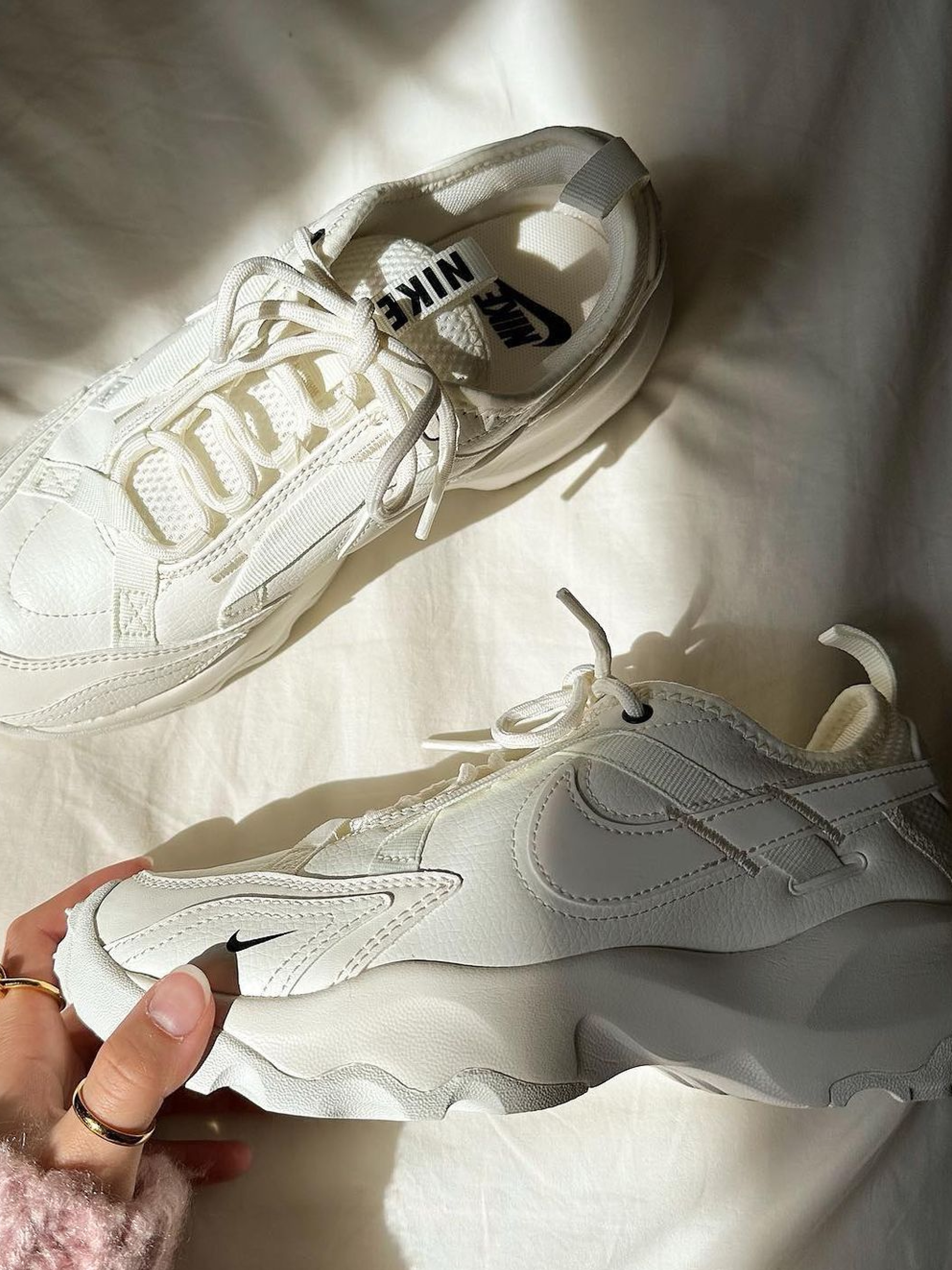 (W) Nike TC 7900 Summit White 착용 스타일 - 5