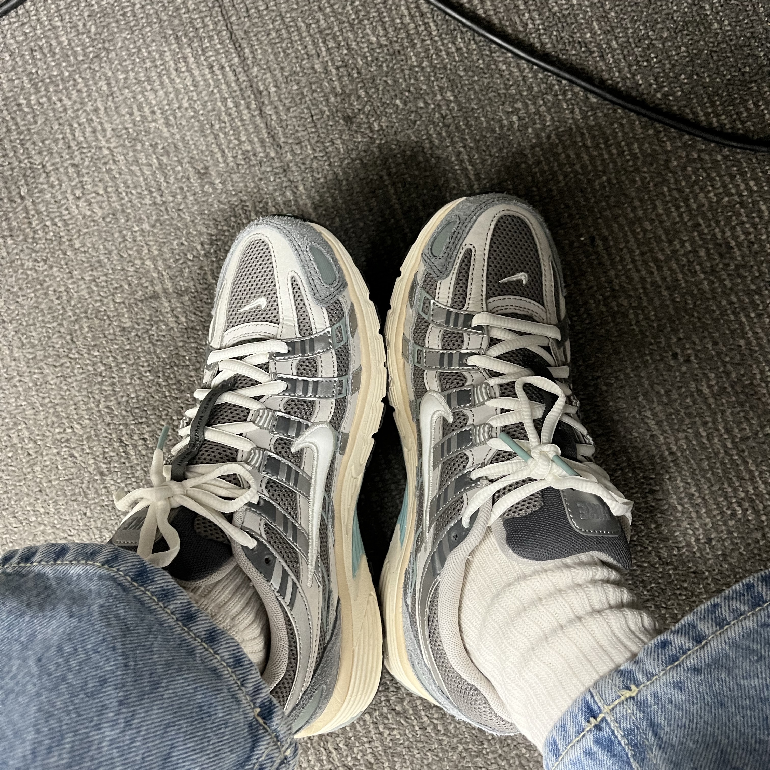 Nike P-6000 Flat Pewter Light Iron Ore 착용 스타일