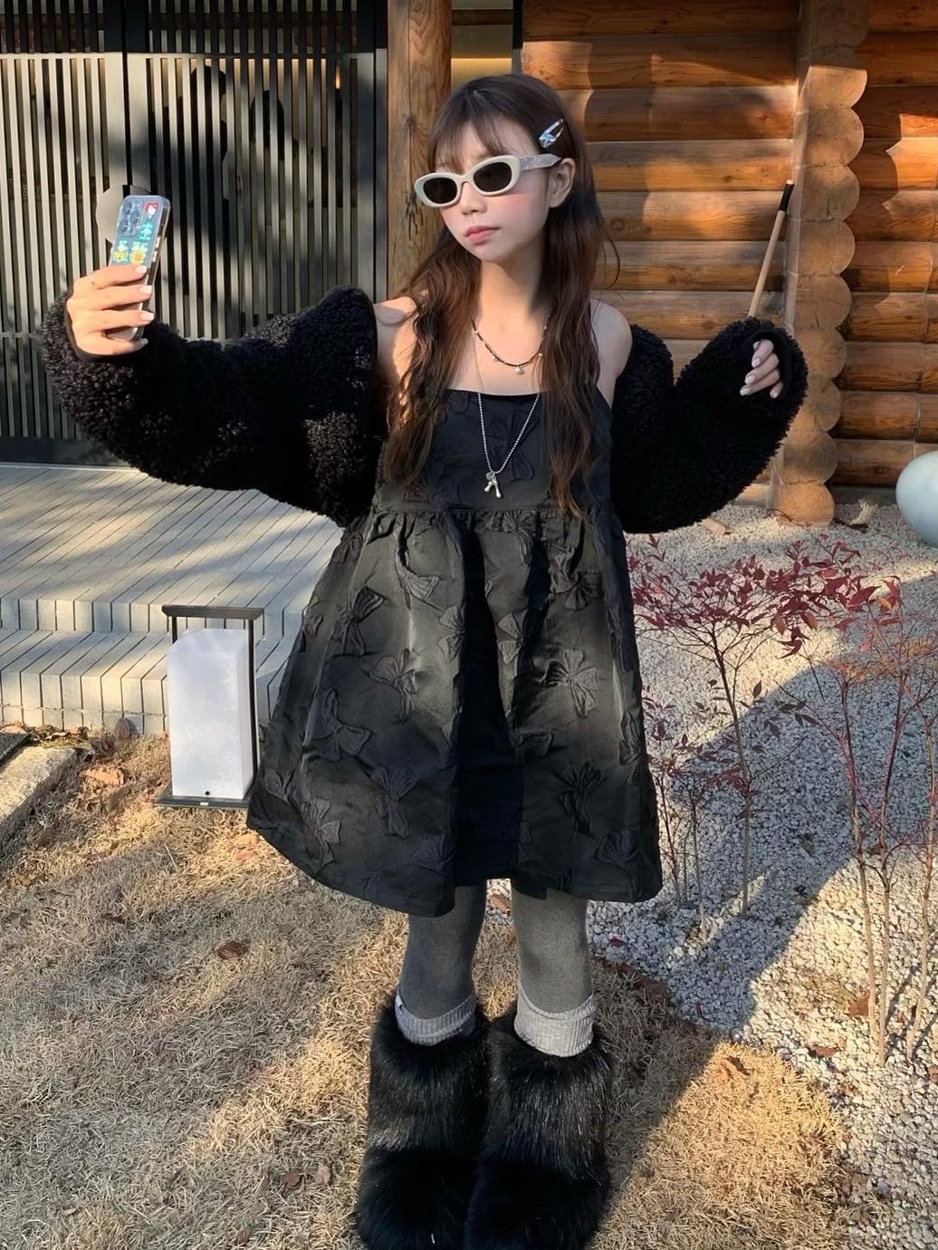 Gentle Monster x Maison Margiela MM004 Grey Black 착용 스타일 - 1
