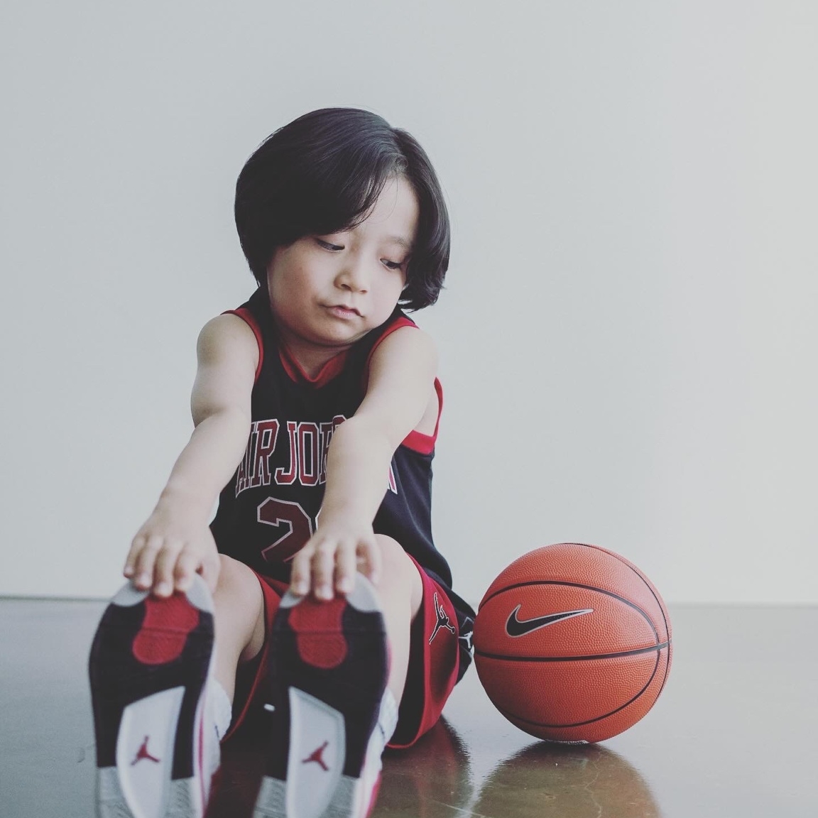 Jordan 4 Retro Red Cement 착용 스타일 - 3