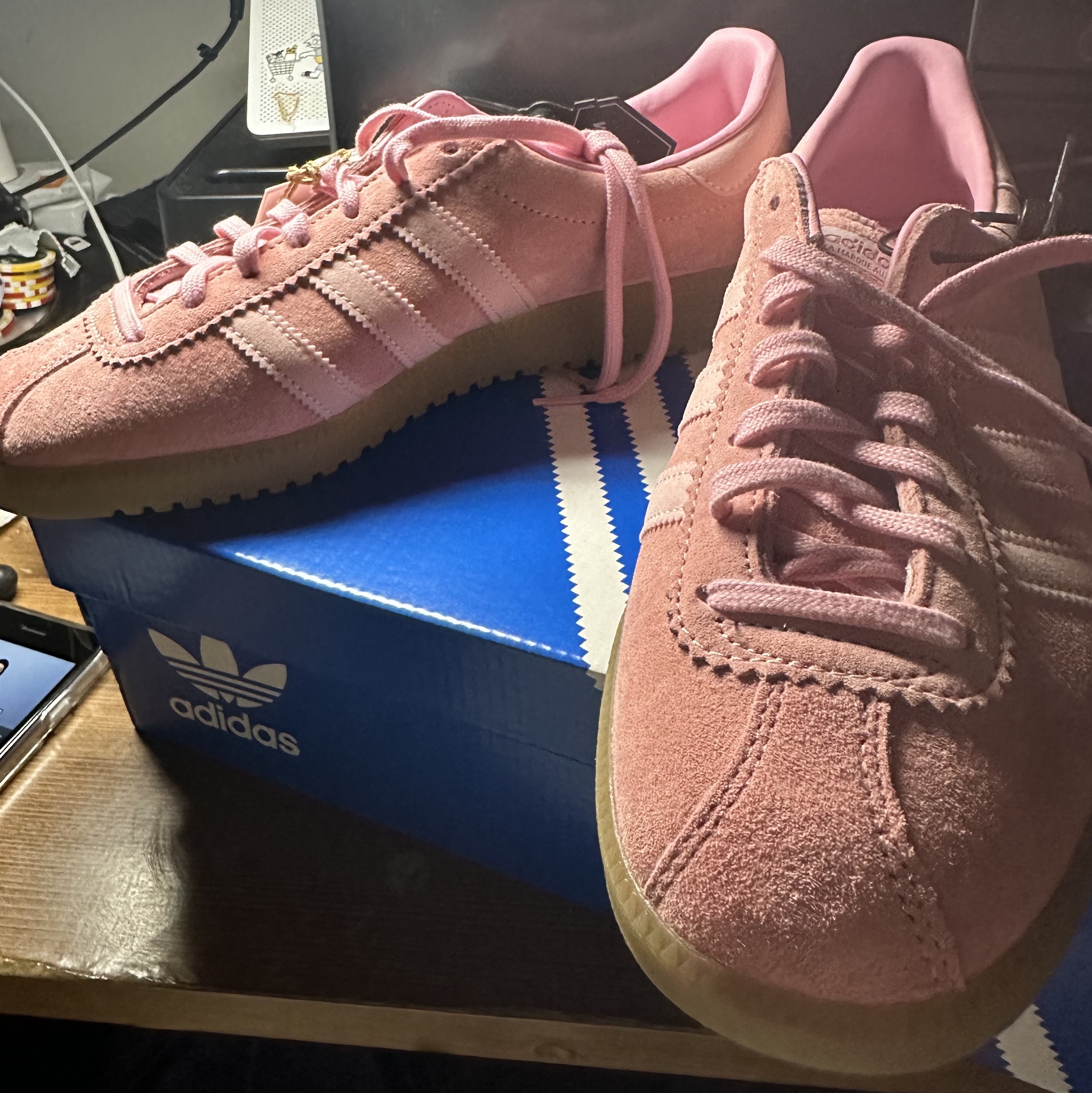 Adidas Bermuda Glow Pink 착용 스타일 - 2
