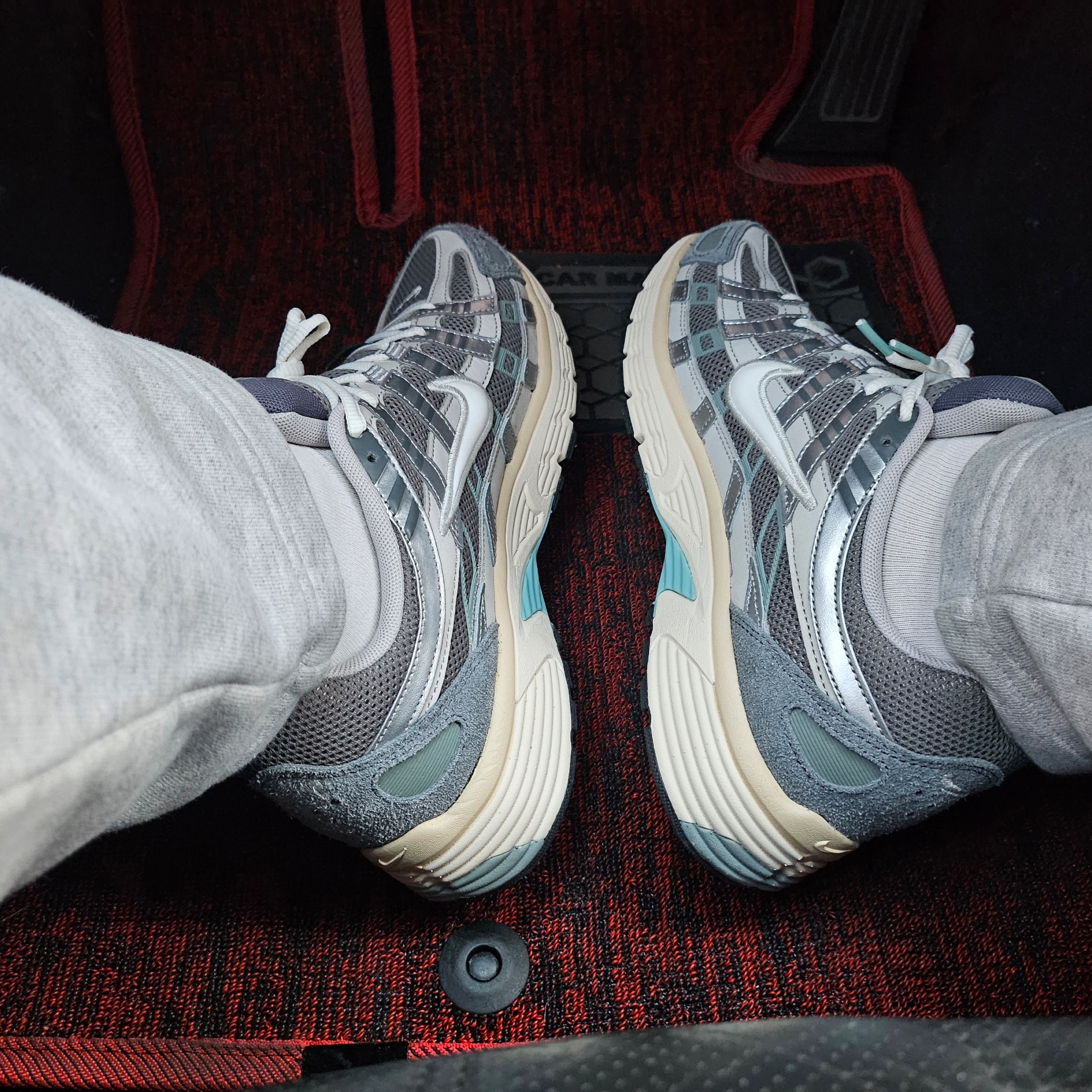 Nike P-6000 Flat Pewter Light Iron Ore 착용 스타일