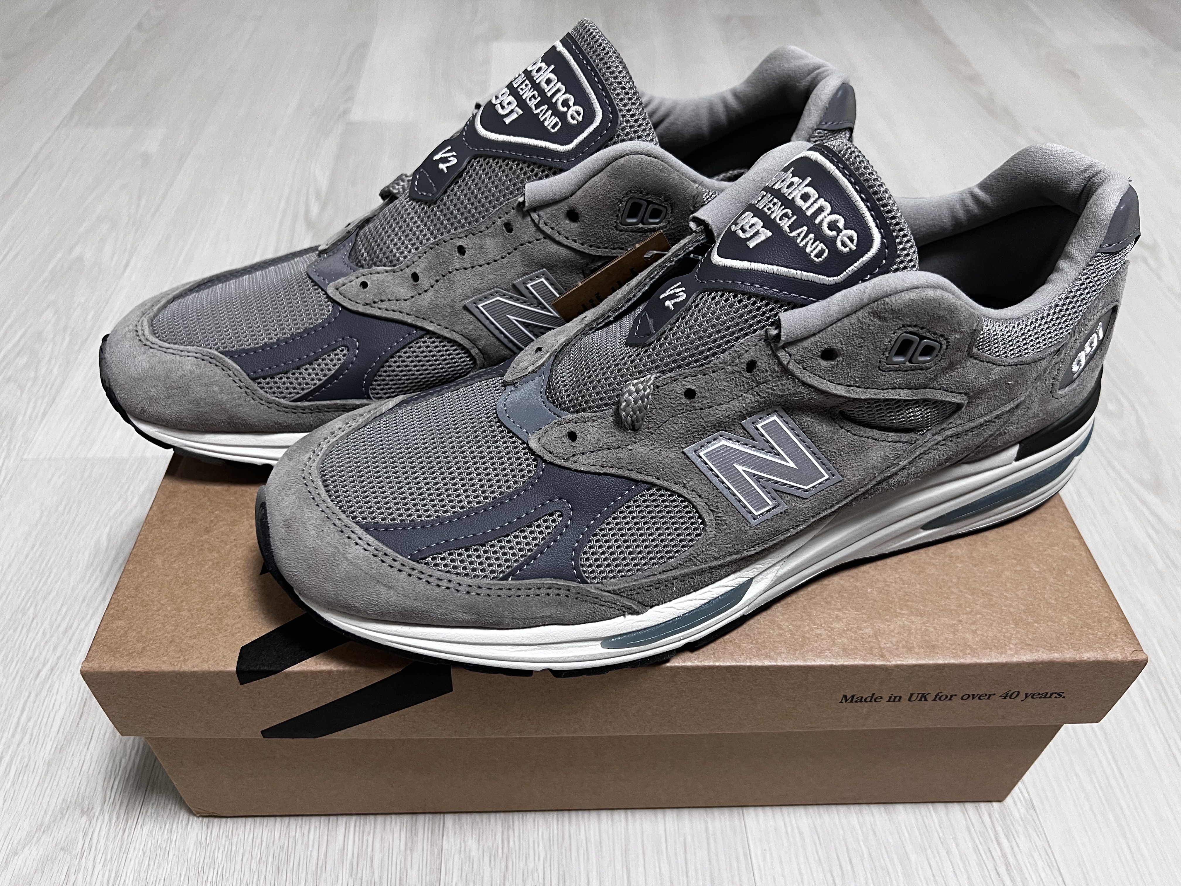 New Balance 991v2 Made in UK Rock Ridge Alloy Silver 착용 스타일 - 1
