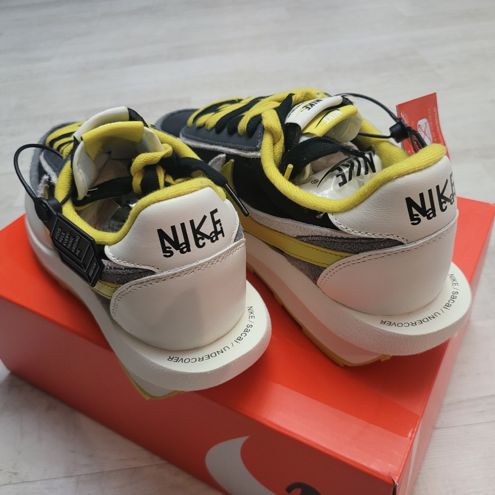 Nike x Sacai x Undercover LDWaffle Black Bright Citron 착용 스타일 - 2