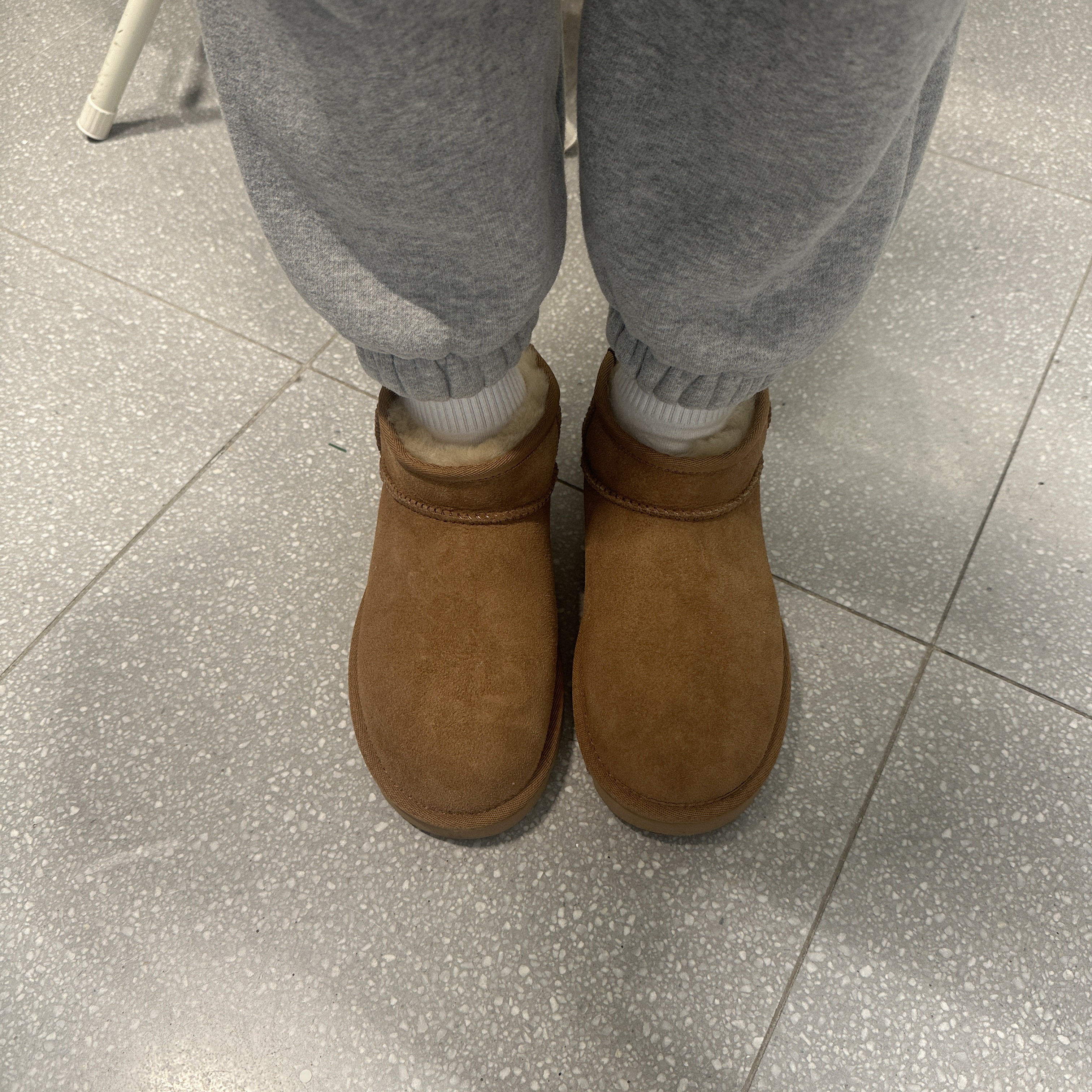 (W) UGG Classic Ultra Mini Boots Chestnut 착용 스타일