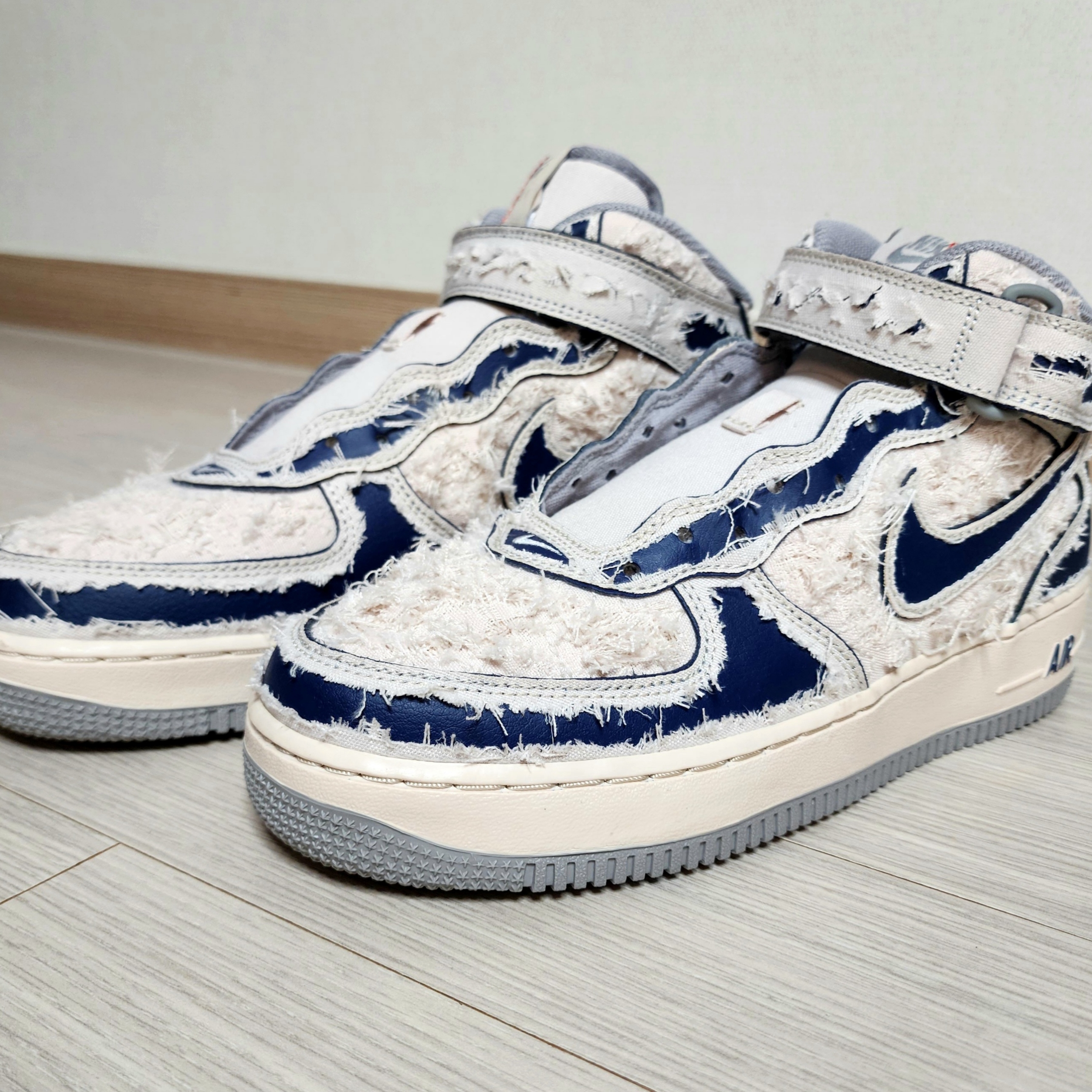 Nike Air Force 1 Mid '07 Pearl White 착용 스타일 - 2