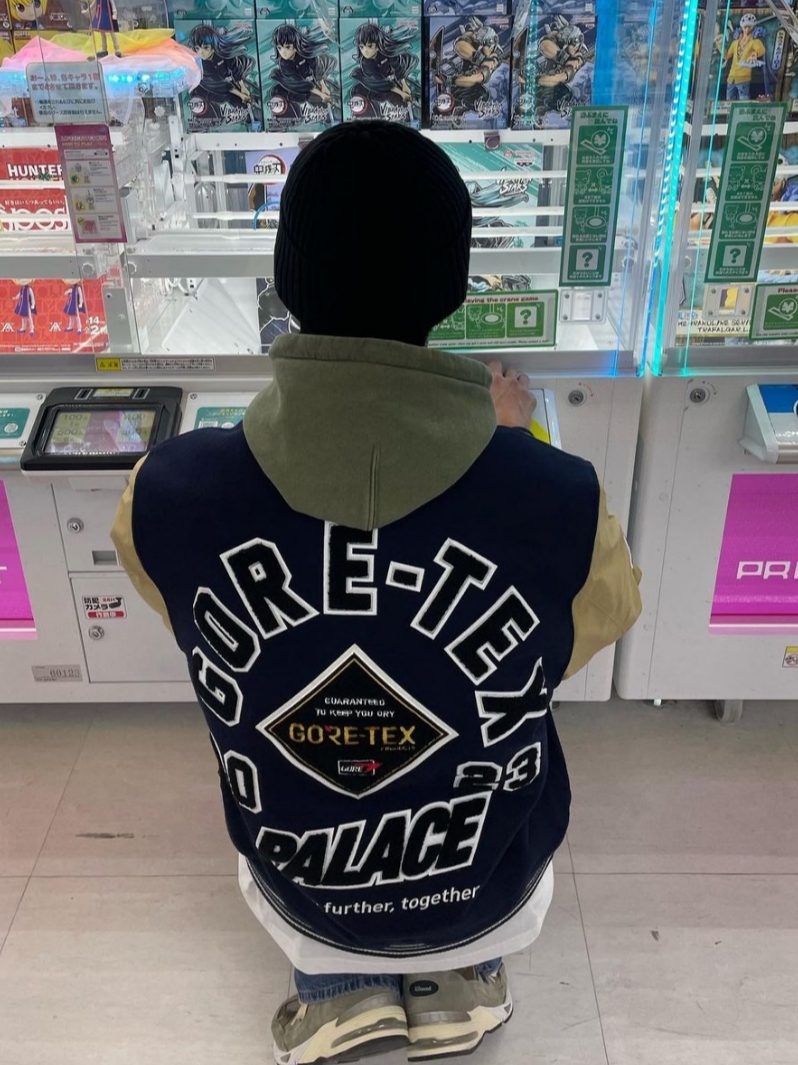 Supreme Overdyed Beanie Black, Palace Gore-Tex Going Further Varsity Navy - 23FW 착용 스타일 - 3