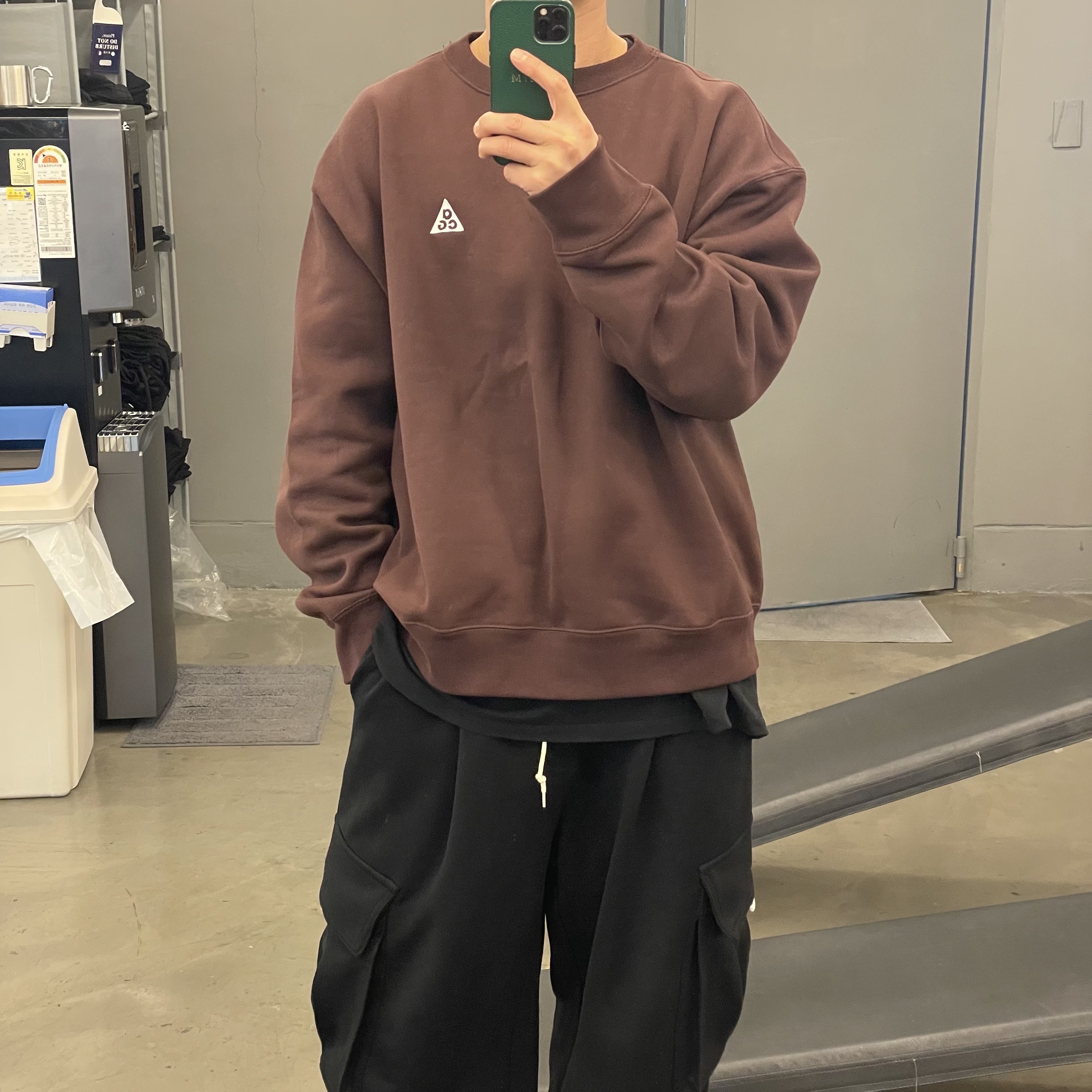 Nike ACG Therma-Fit Crew Fleece Sweatshirt Earth - Asia 착용 스타일 - 1