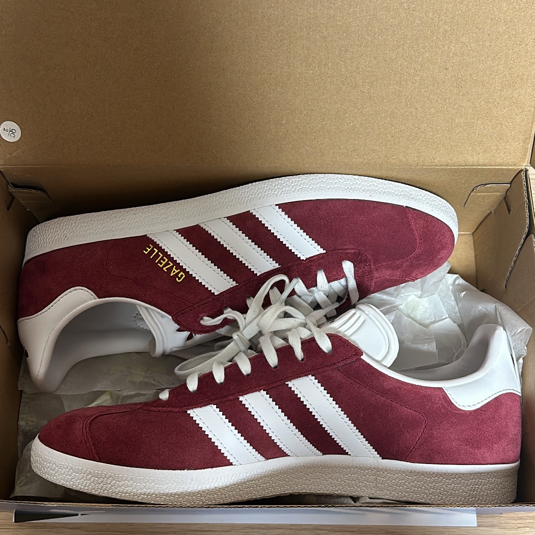 Adidas Gazelle Collegiate Burgundy 착용 스타일
