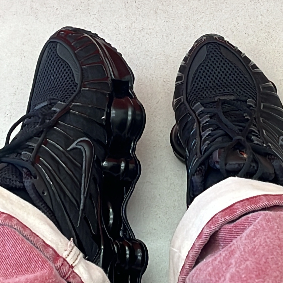 (W) Nike Shox TL Black and Max Orange 착용 스타일