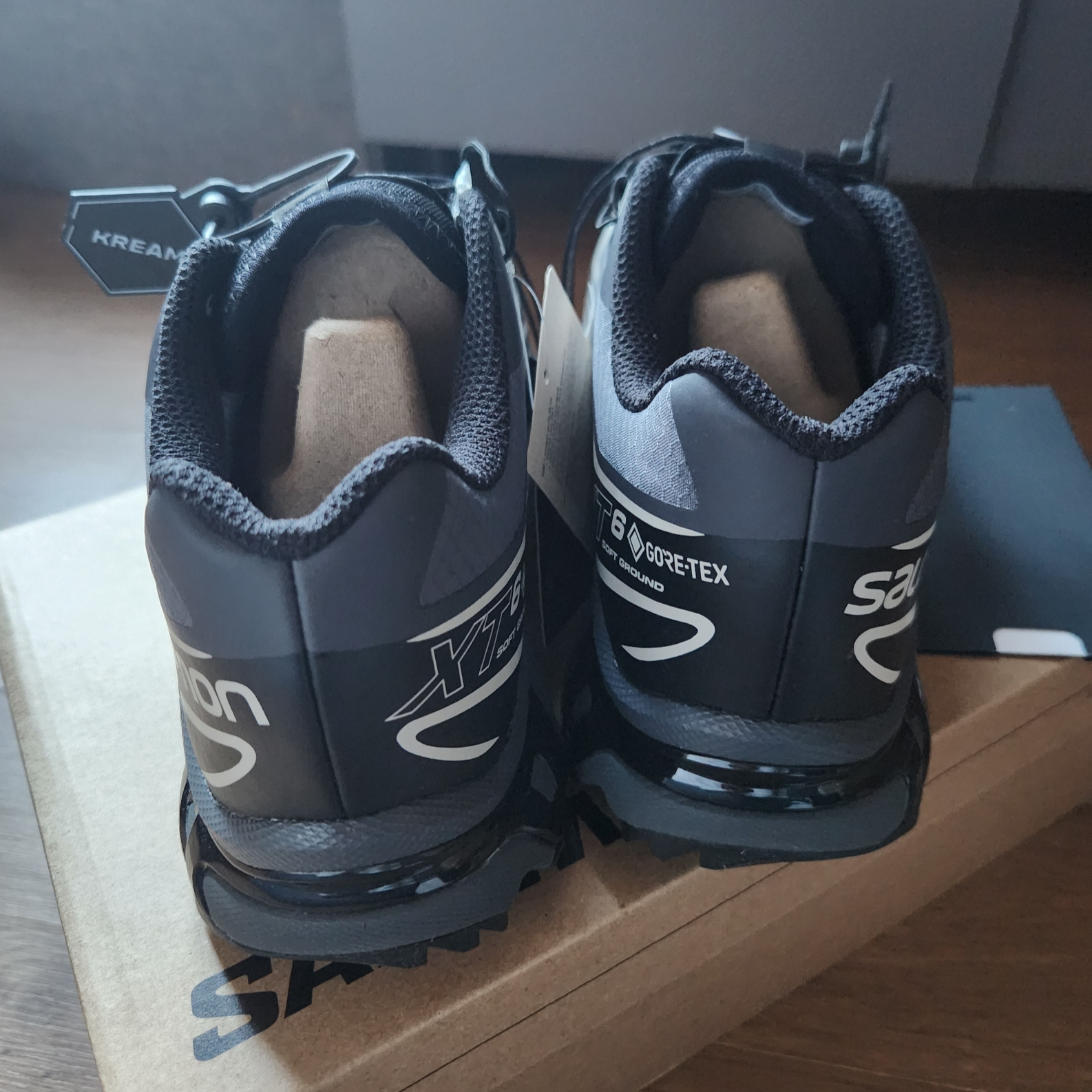 Salomon XT-6 Gore-Tex Black Ebony, Salomon XT-6 Beluga Russet Orange 착용 스타일 - 2
