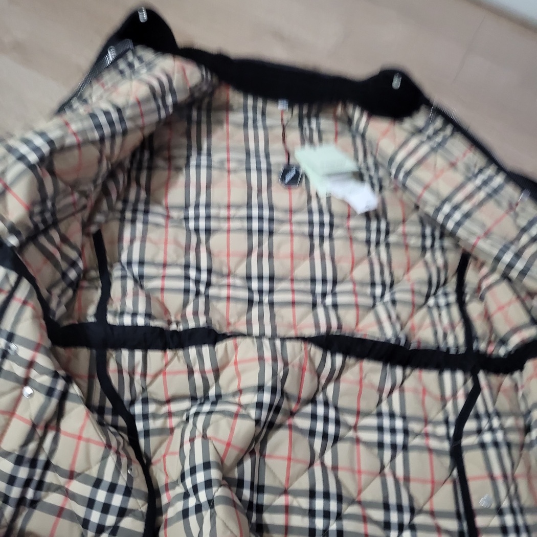 (W) Burberry Diamond Quilted Long Nylon Jacket Black 착용 스타일 - 2