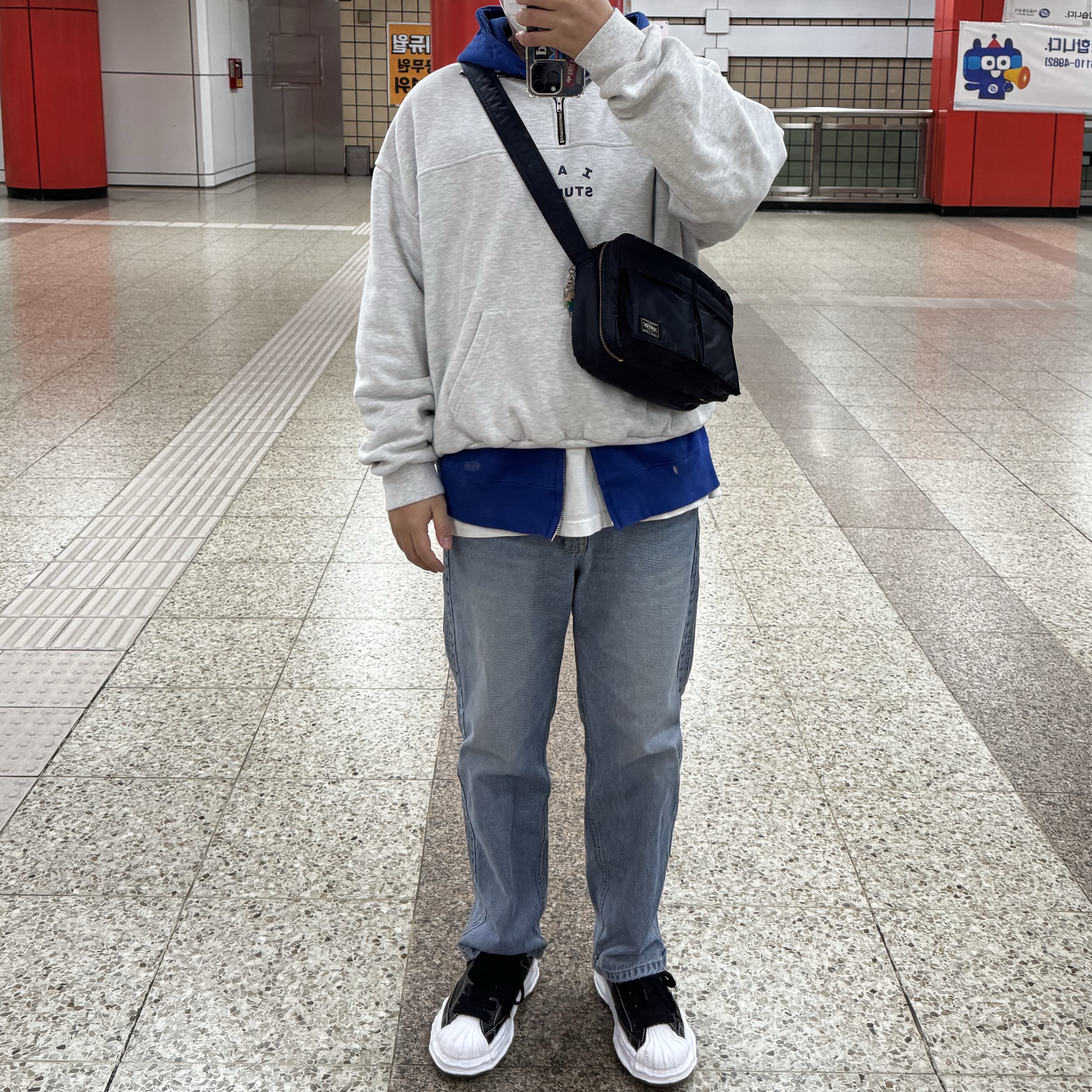 Maison Mihara Yasuhiro Blakey OG Sole Leather Low-top Sneakers Black, Porter Tanker Shoulder Bag S Iron Blue 착용 스타일