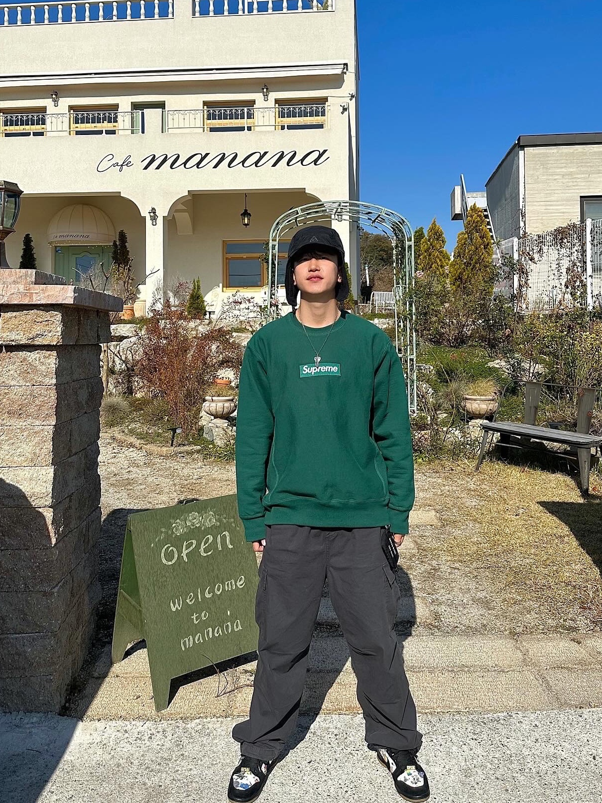 Nike ACG Warm AW84 Cap Black Anthracite, Supreme Box Logo Crewneck Dark Green - 18FW 착용 스타일 - 1