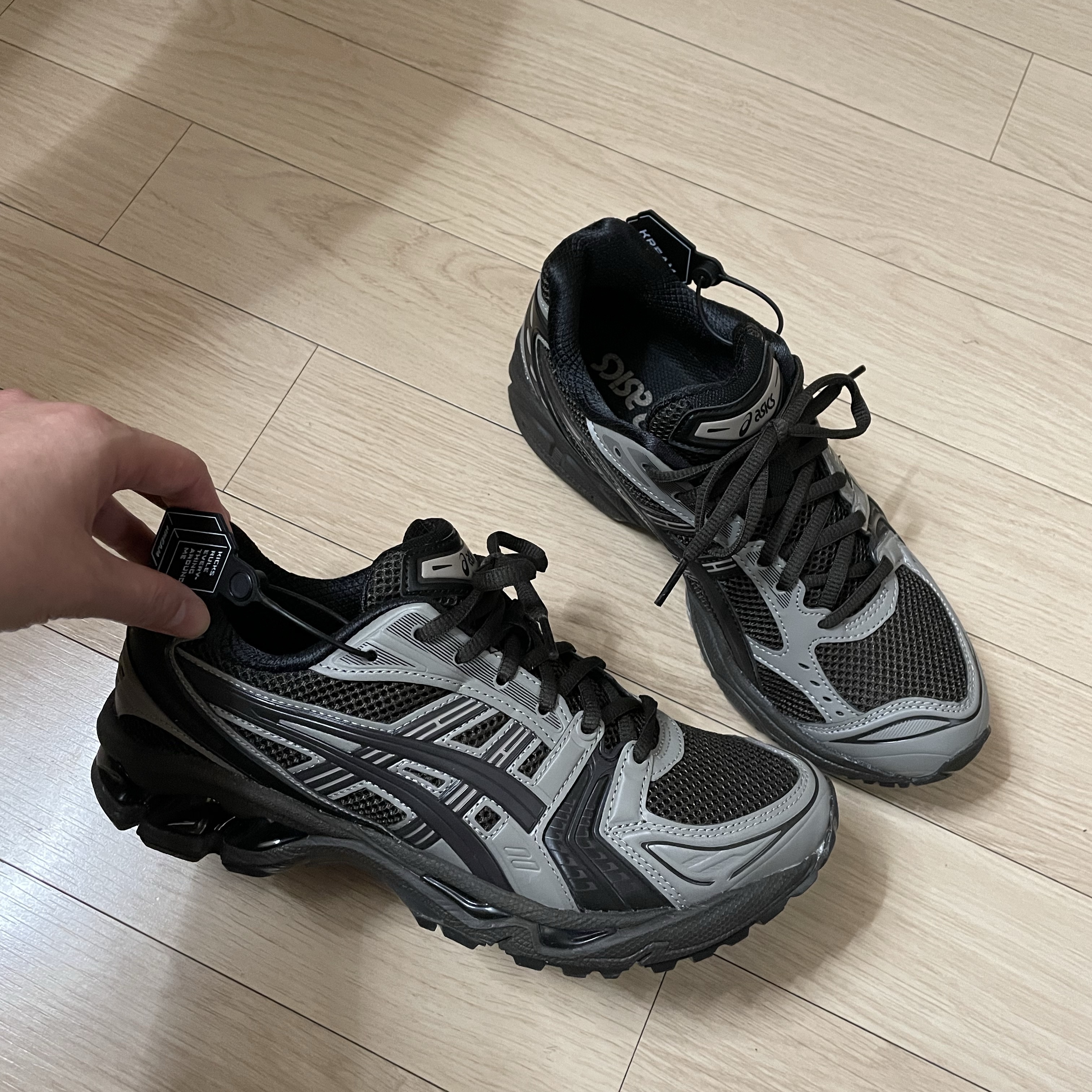 Asics x Atmos x Undermycar Gel-Kayano 14 Pepper Black 착용 스타일
