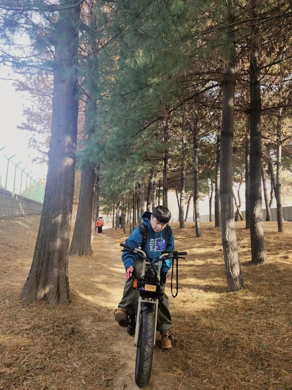 Maison Kitsune x Ader Error Meditation Fox Hoodie Turquoise, Grip Swany x Danner Bush Boots Coyote Collection 착용 스타일 - 1