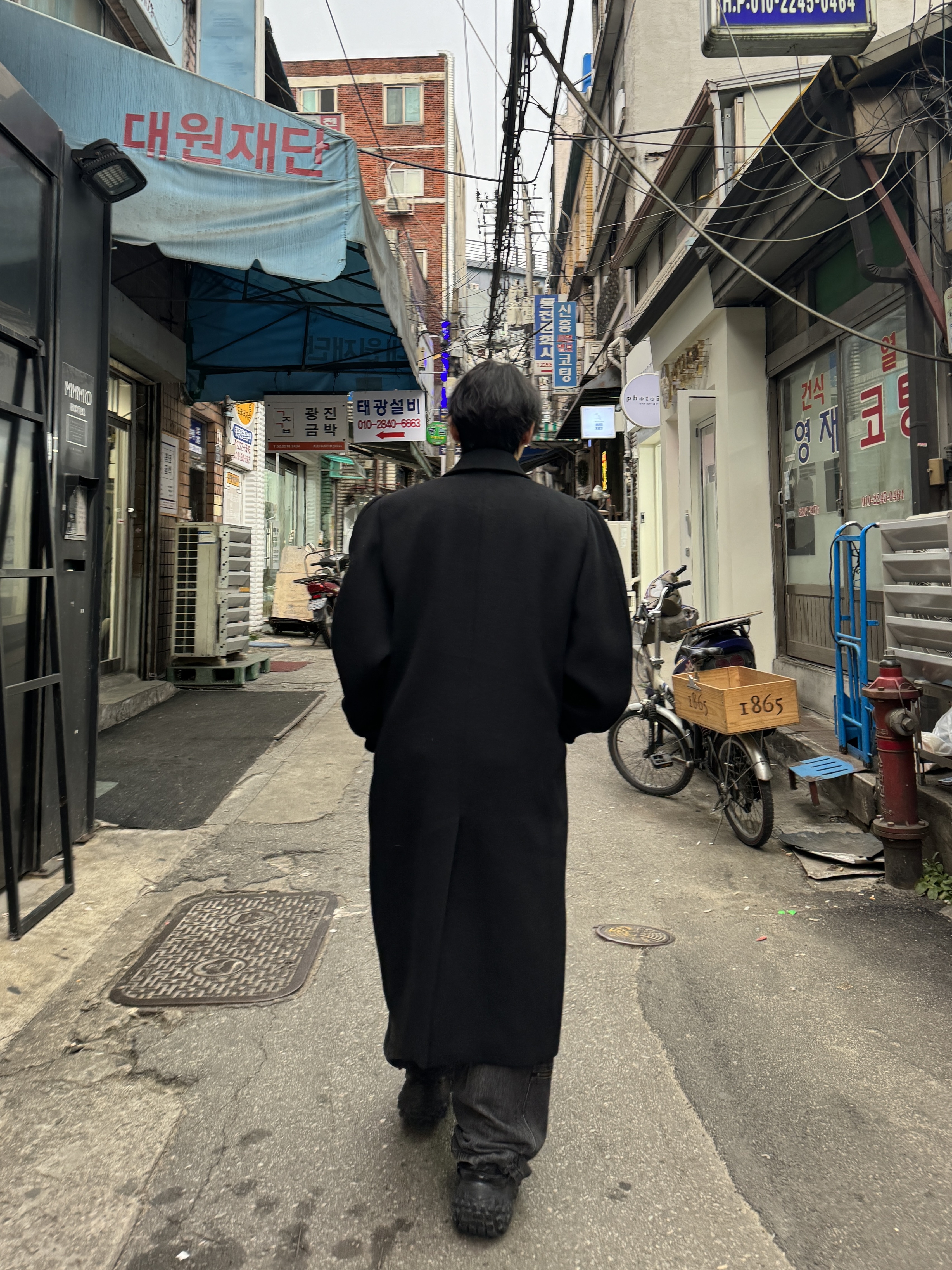 Project G/R Sprinter Coat Black, Balenciaga Defender Sneakers Black 착용 스타일 - 1