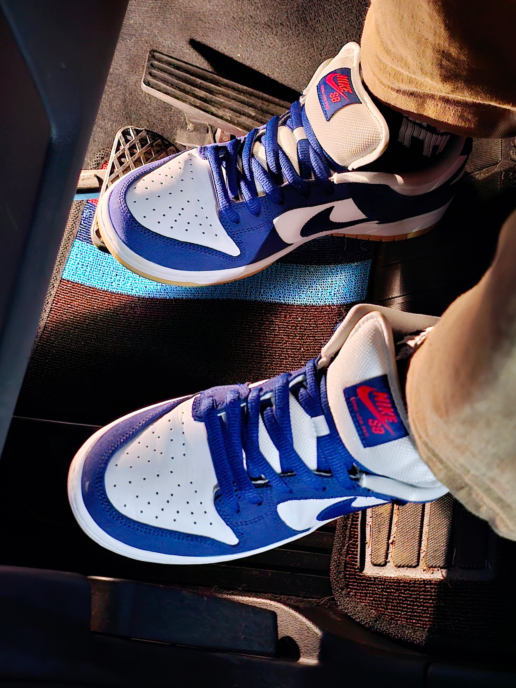 Nike SB Dunk Low Pro Premium Deep Royal Blue 착용 스타일 - 1
