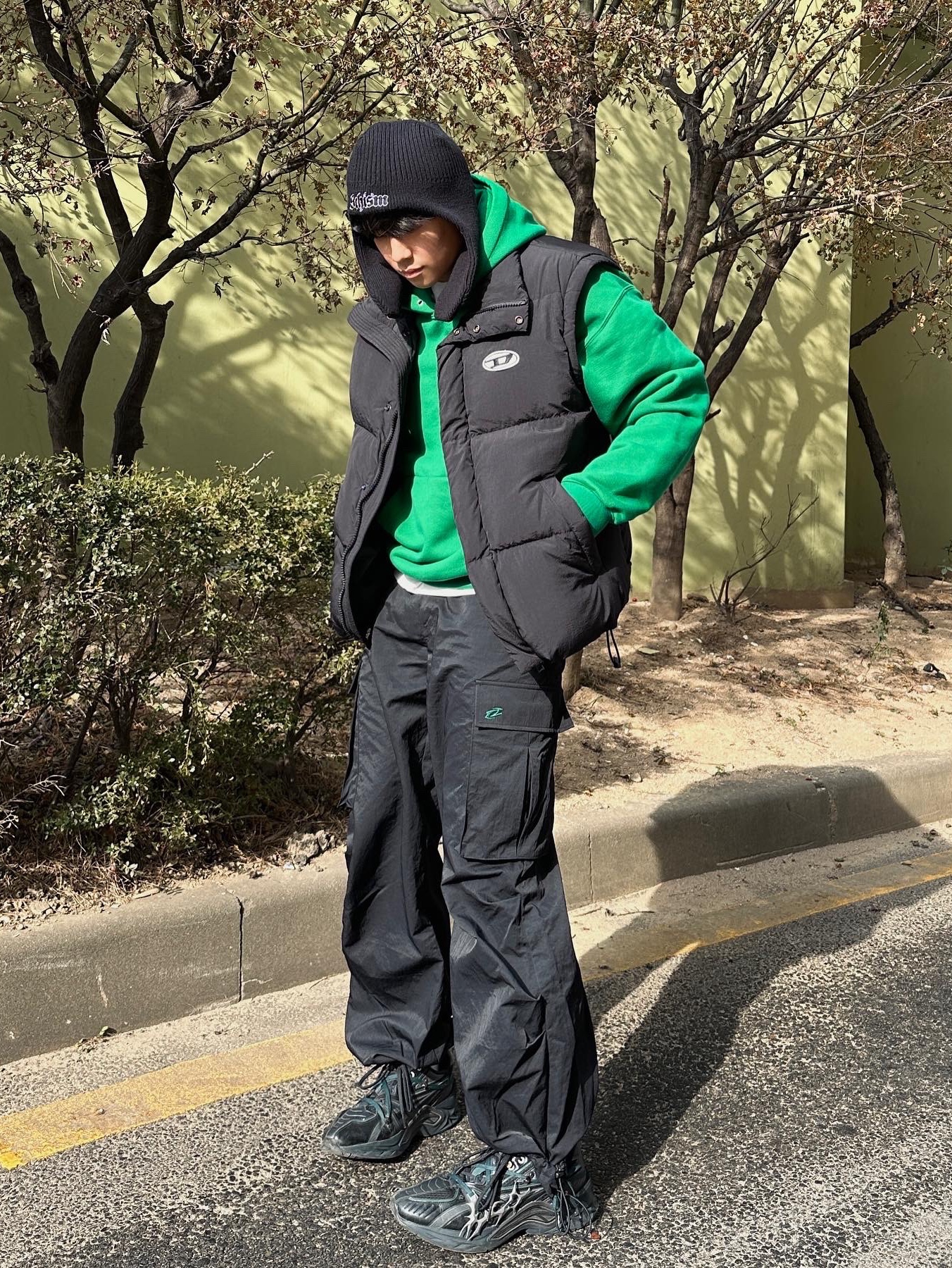 Test Artifact TASH Dubre 001 Steel, Diesel Polygiene Viraloff Rolf Real Down Vest Black 착용 스타일 - 2