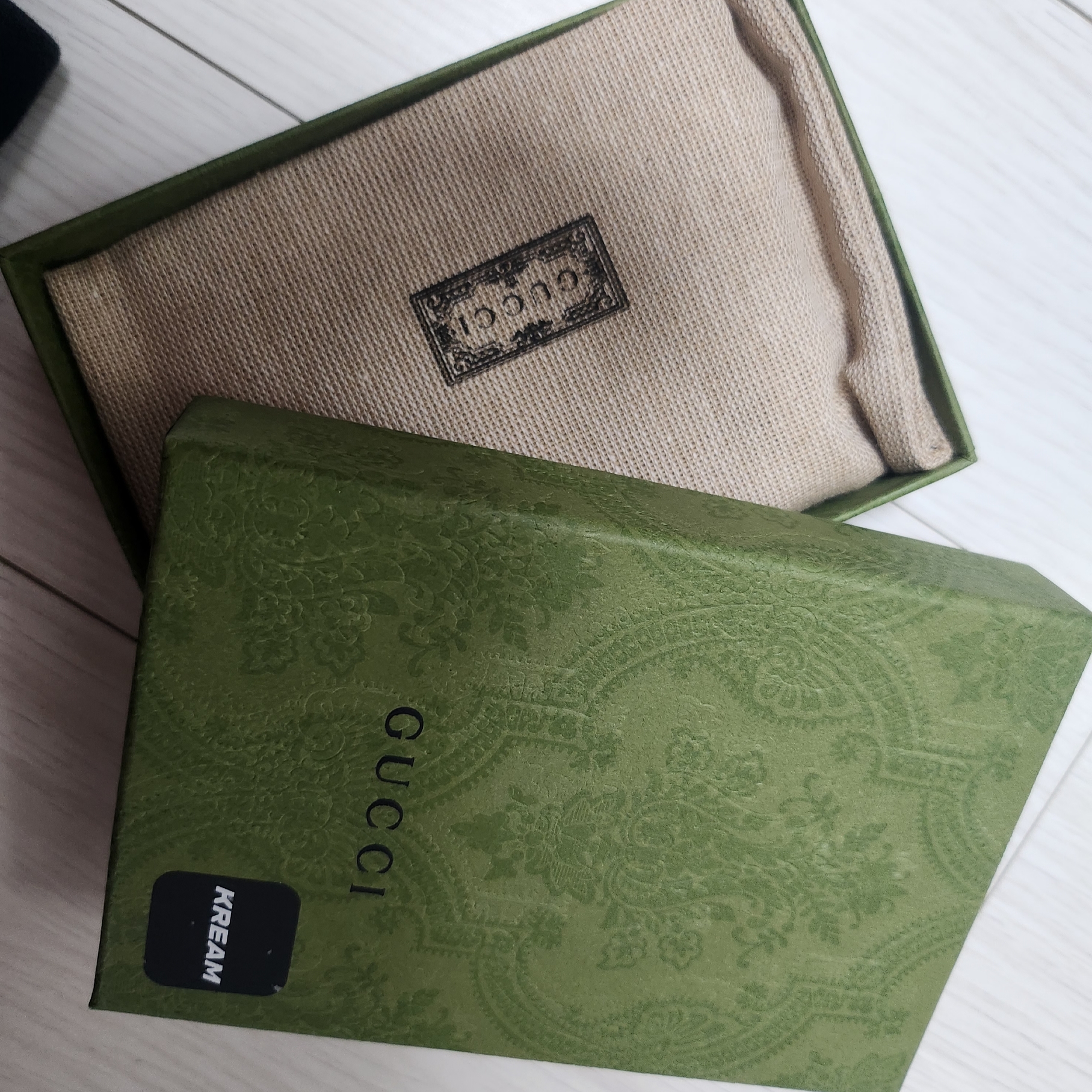 Gucci GG Marmont Card Case Black 착용 스타일