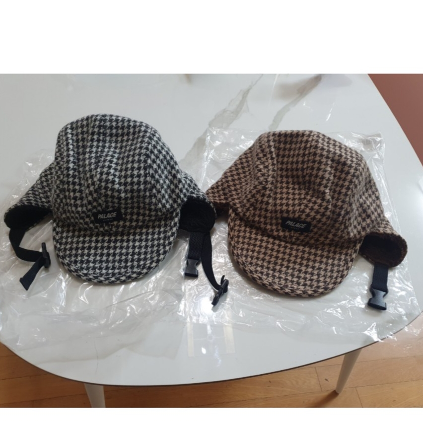 Palace Reverso Earflap 4-Panel Houndstooth Brown - 23FW, Palace Reverso Earflap 4-Panel Houndstooth White - 23FW 착용 스타일 - 1