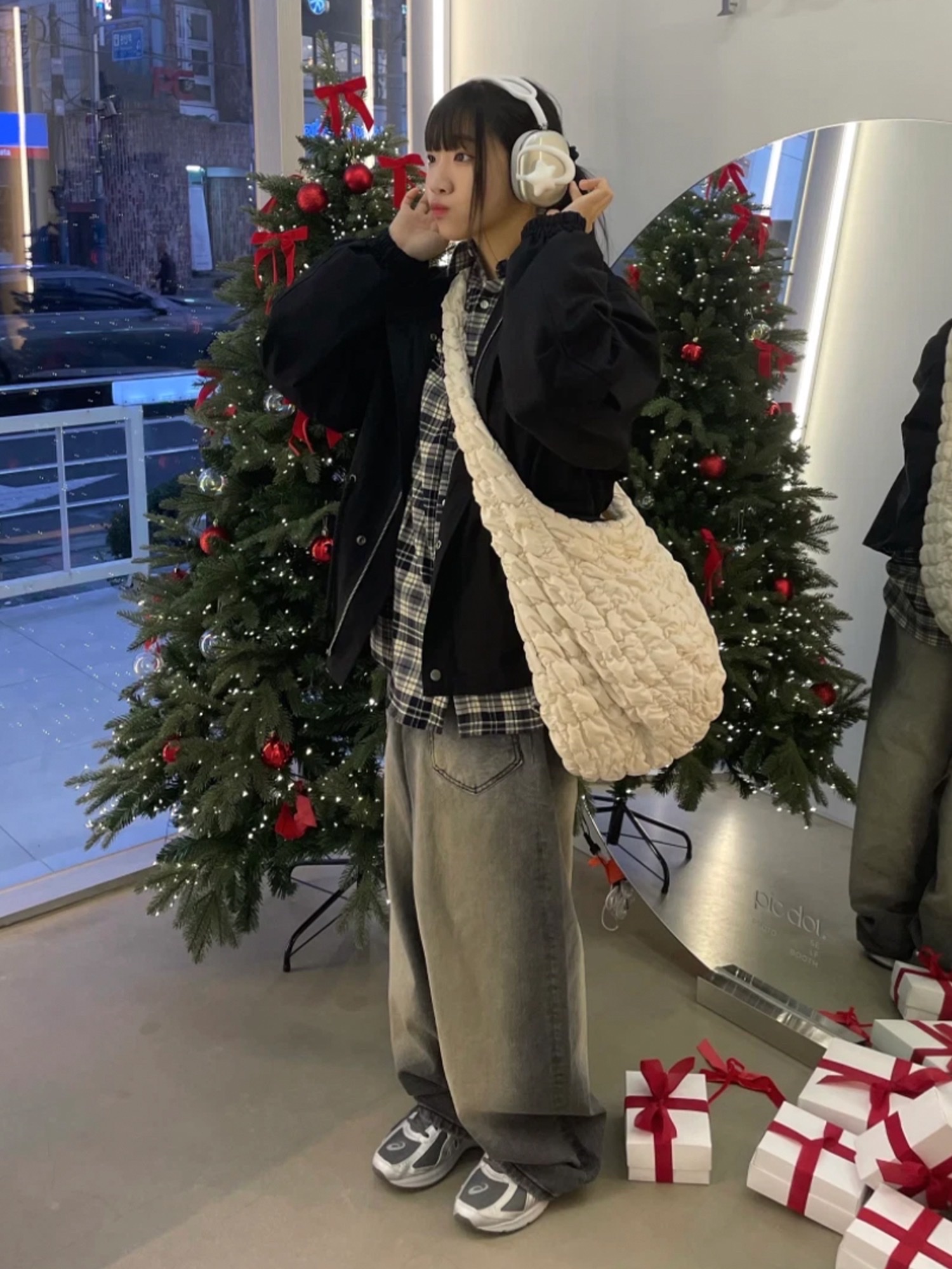 COS Quilted Oversized Shoulder Bag Off White Light Beige, Asics Jog 100 S SMU Sheet Rock Pure Silver - 2E Wide 착용 스타일 - 4
