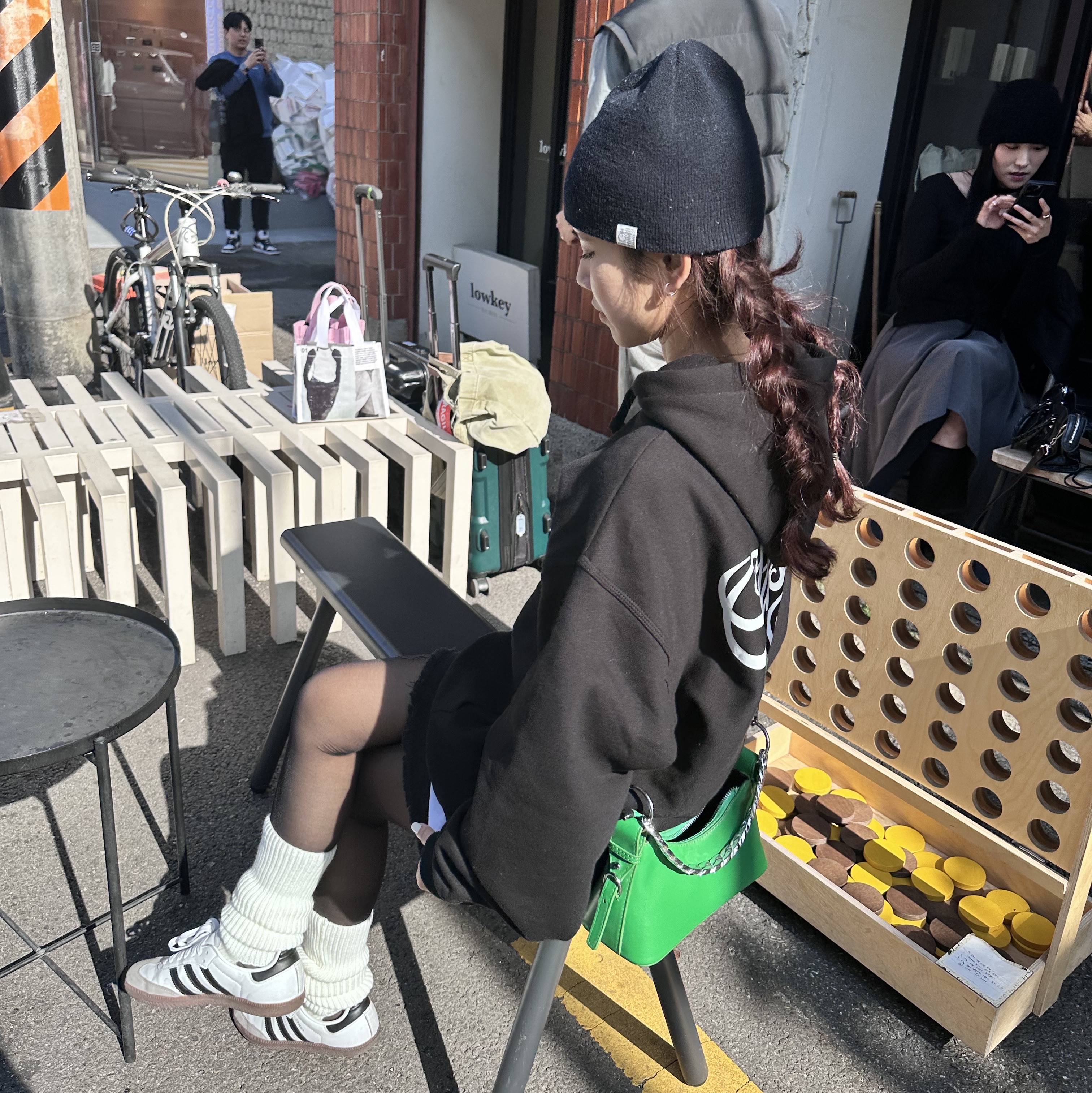 Adidas Samba Vegan White Black, Stussy World Tour Hoodie Black 2023 착용 스타일 - 4
